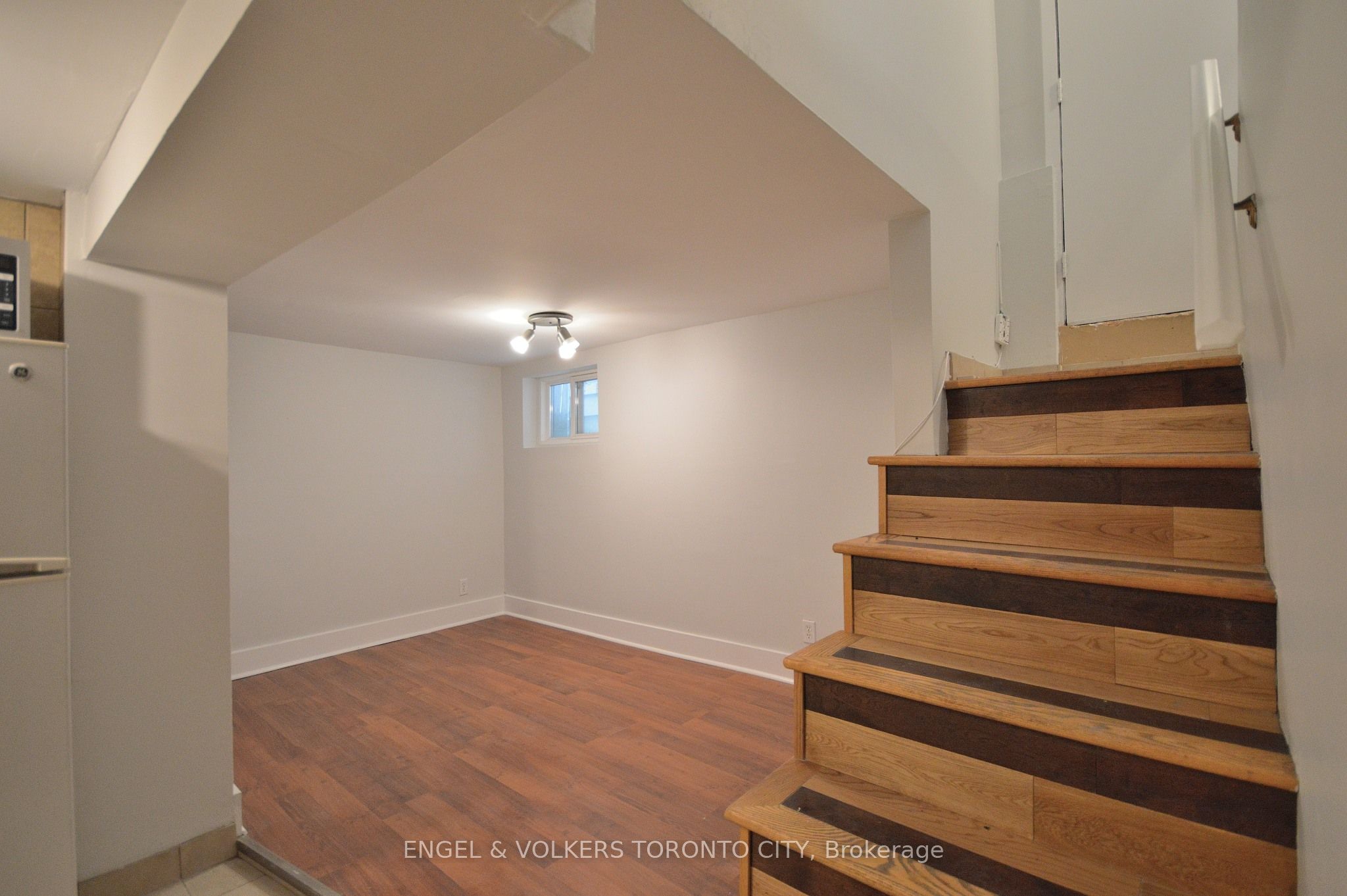 1801 Dundas Street E Main & Basement Property Photo 13