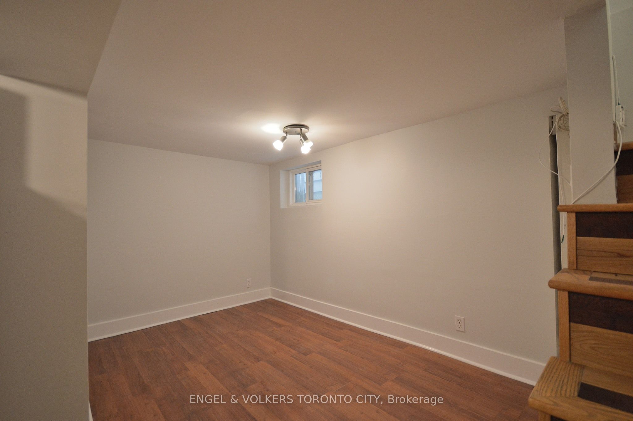 1801 Dundas Street E Main & Basement Property Photo 15