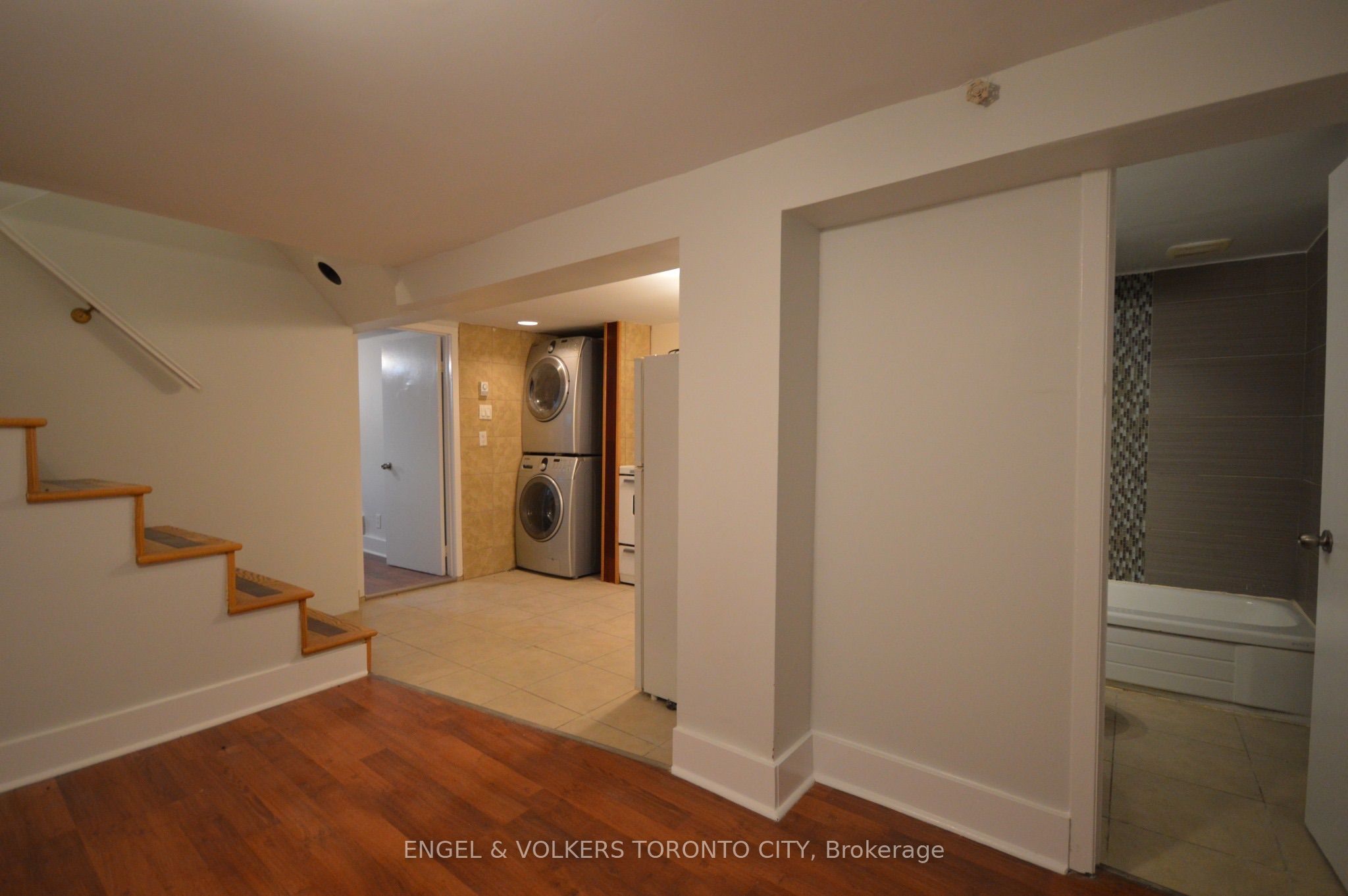 1801 Dundas Street E Main & Basement Property Photo 16