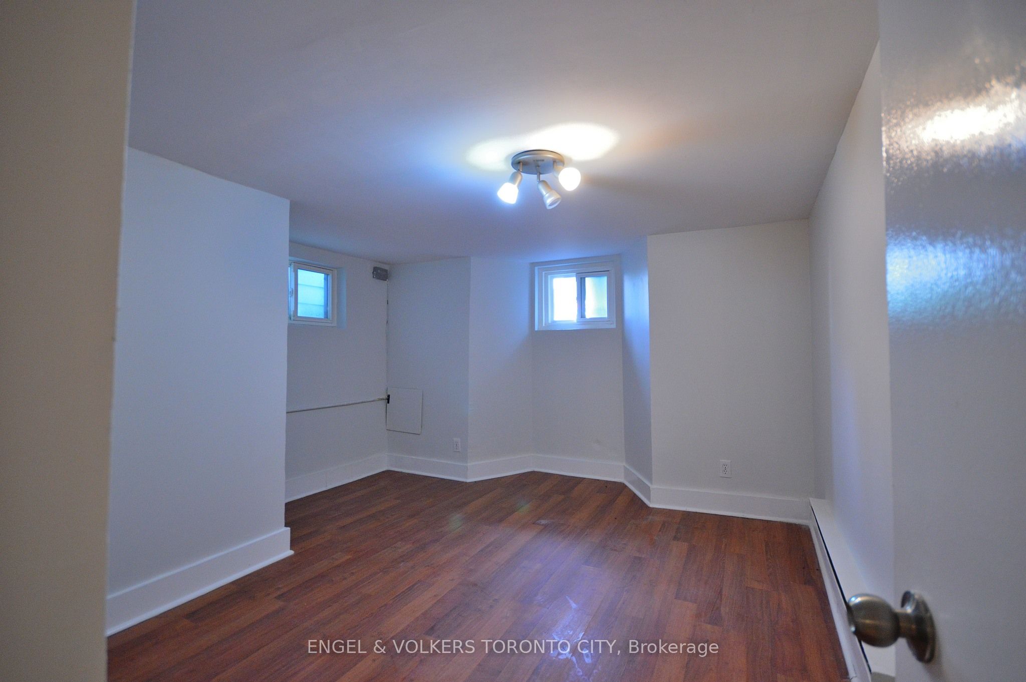 1801 Dundas Street E Main & Basement Property Photo 18