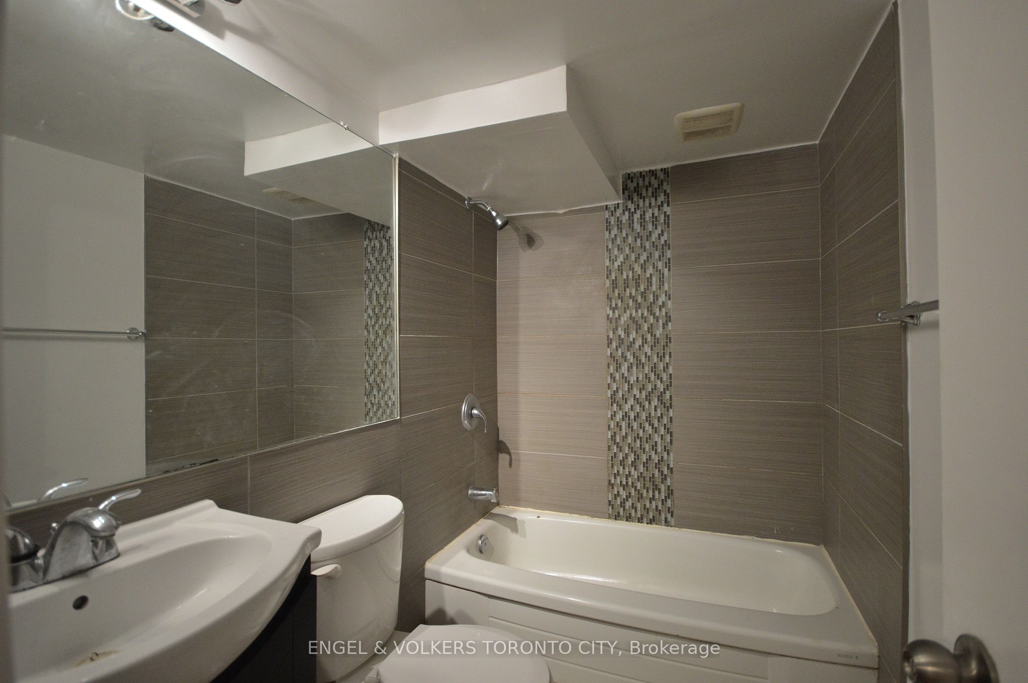 1801 Dundas Street E Main & Basement Property Photo 19