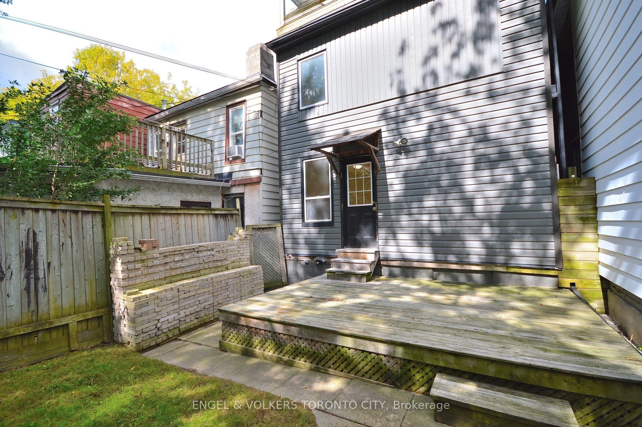 1801 Dundas Street E Main & Basement Property Photo 21