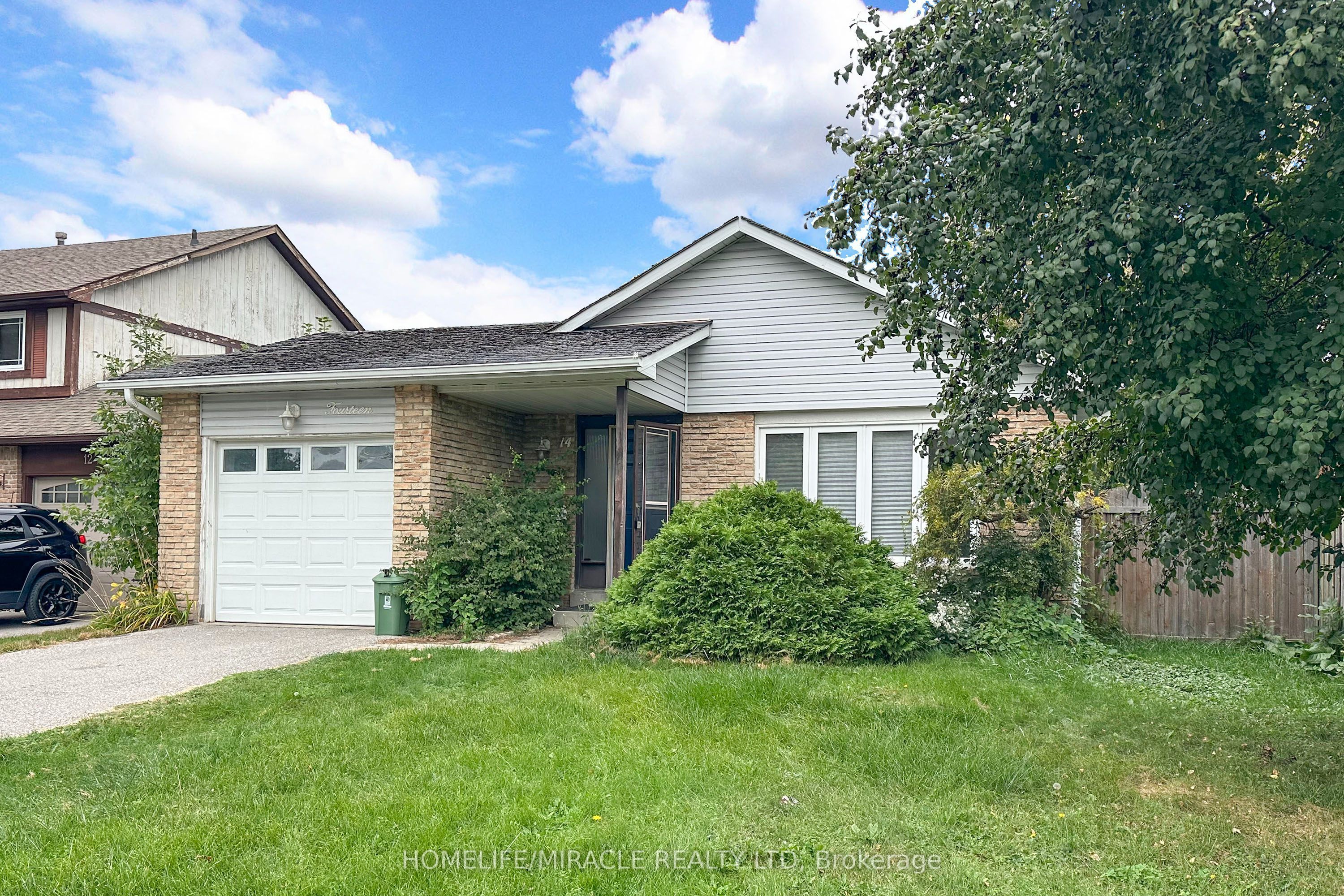 14 Pilkington Crescent N Property Photo 2