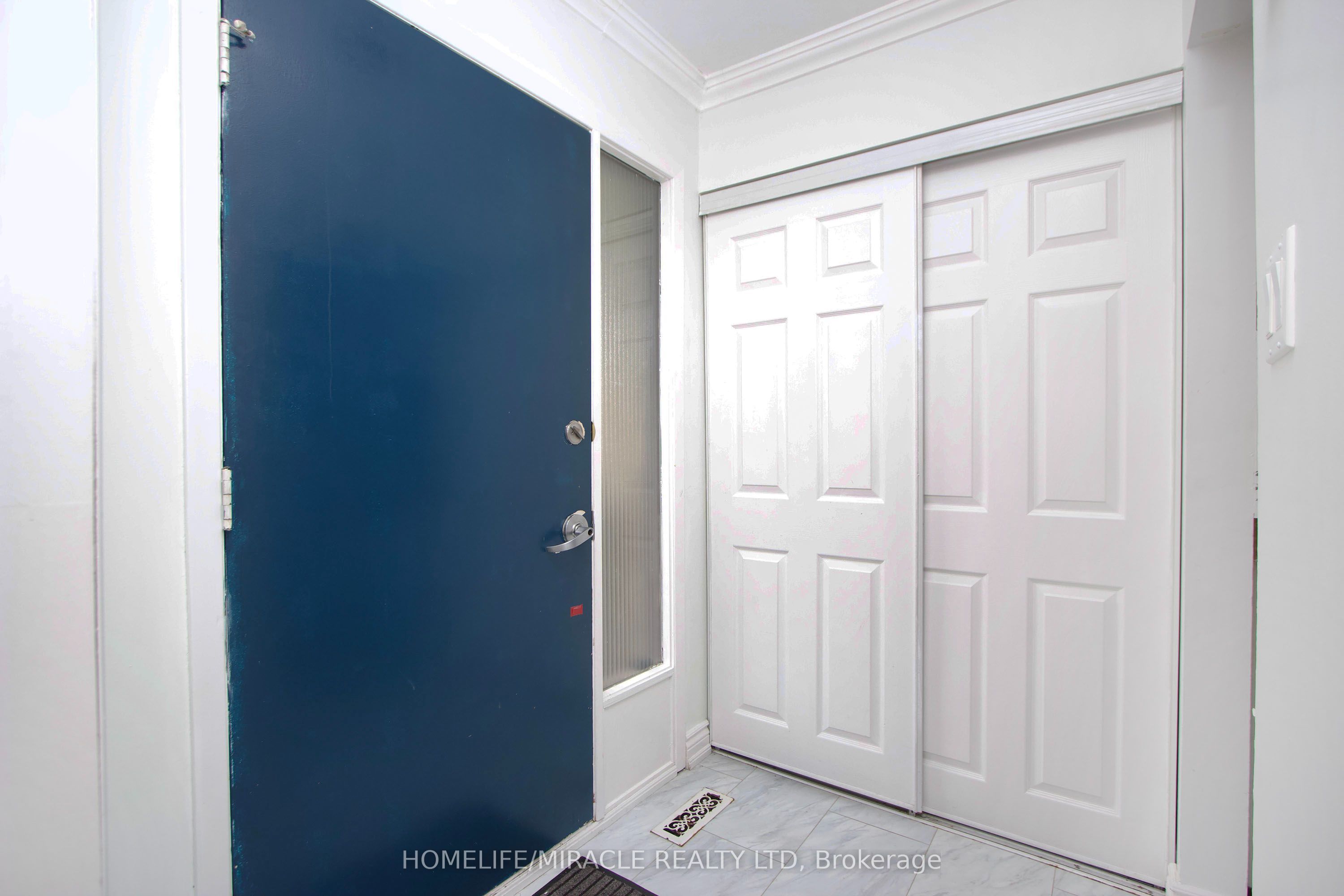 14 Pilkington Crescent N Property Photo 3