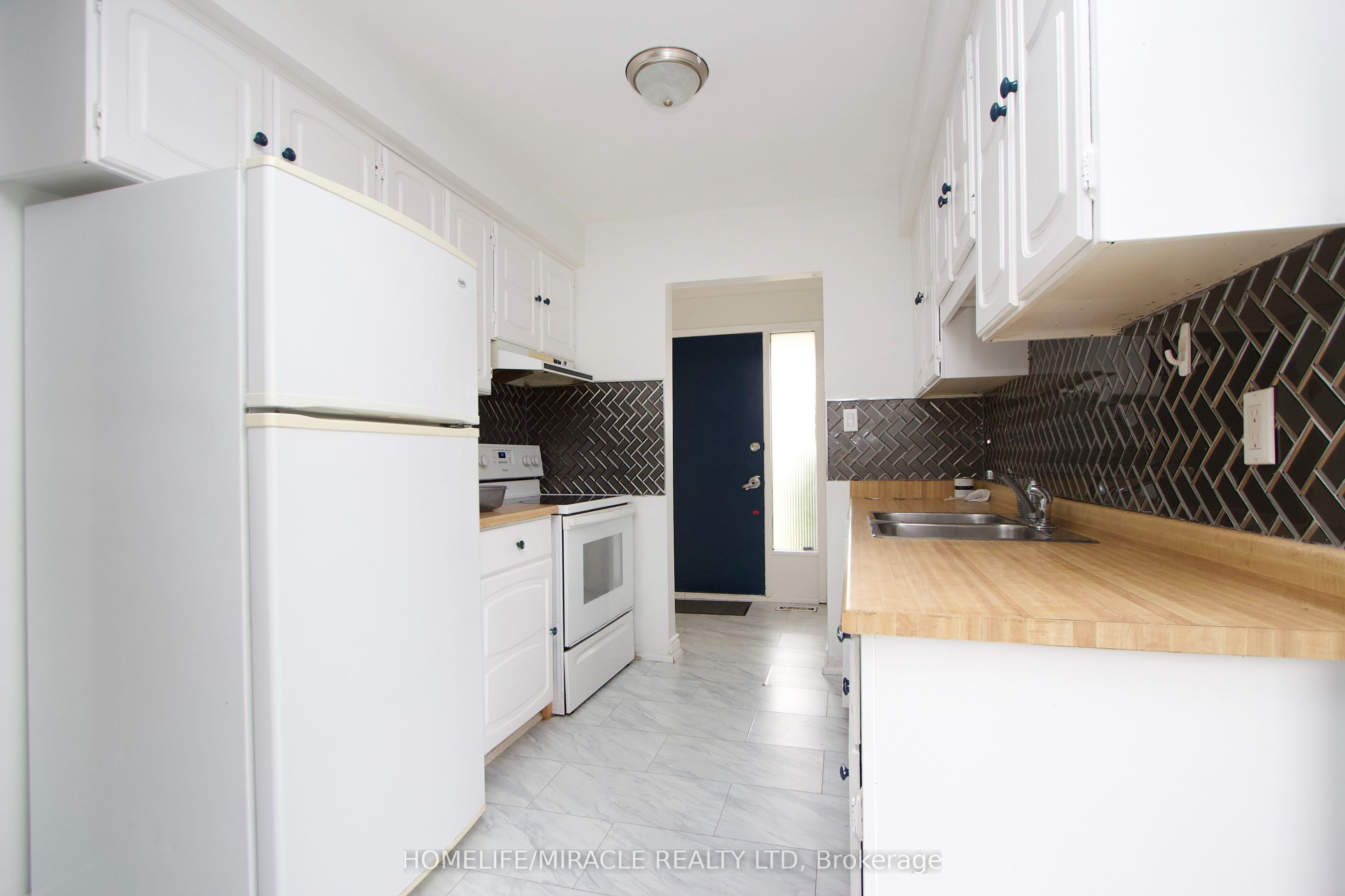 14 Pilkington Crescent N Property Photo 7