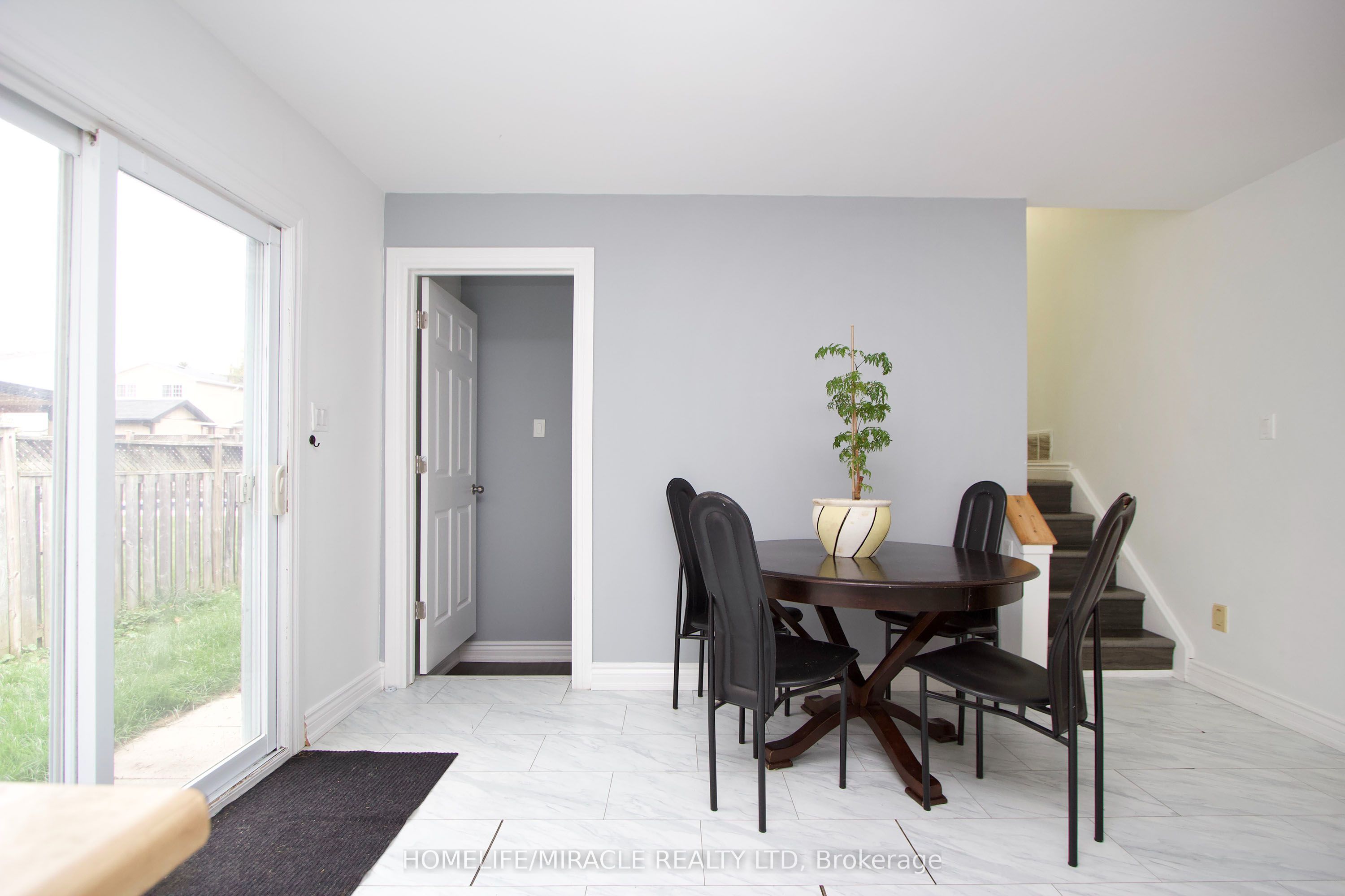 14 Pilkington Crescent N Property Photo 10