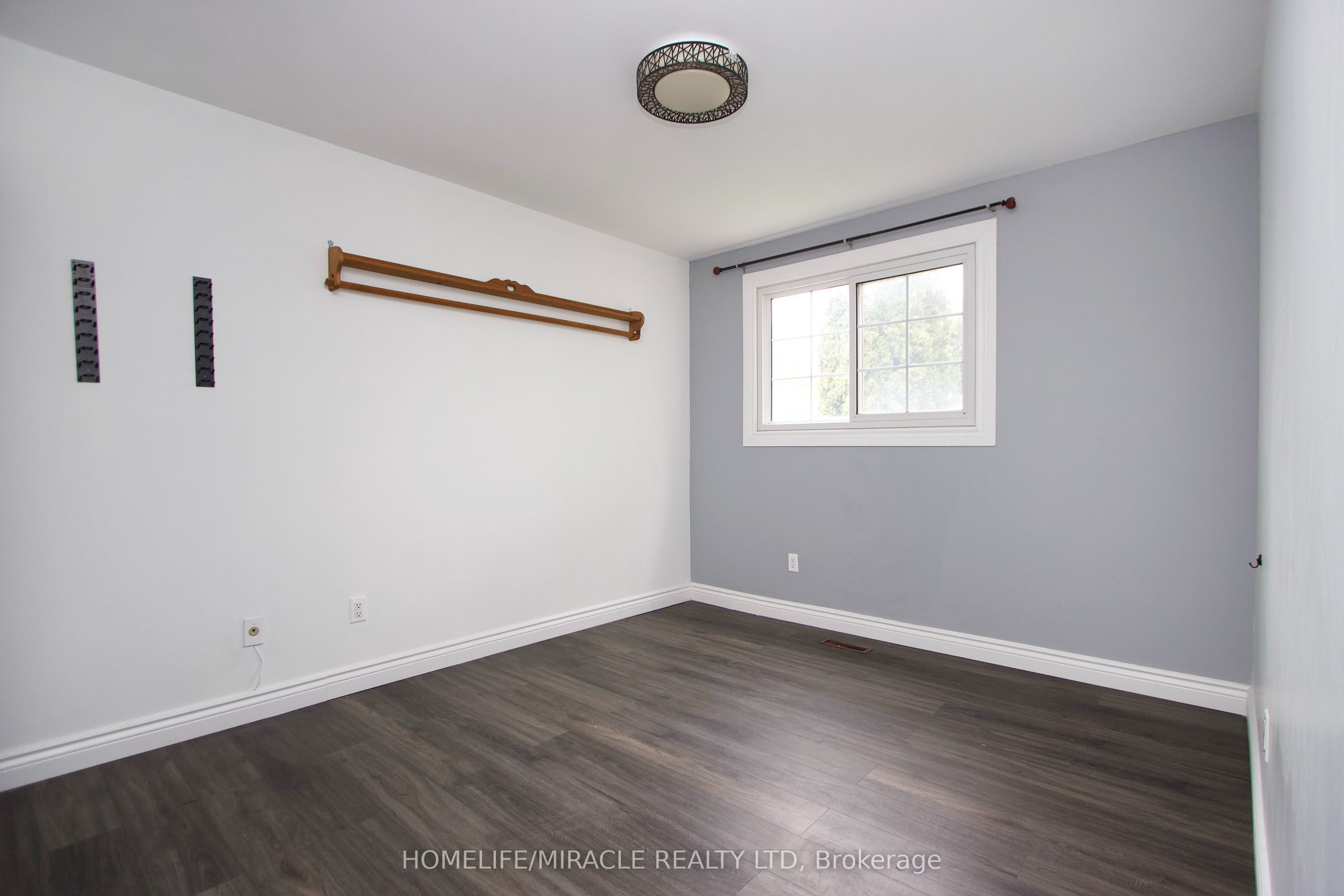 14 Pilkington Crescent N Property Photo 13