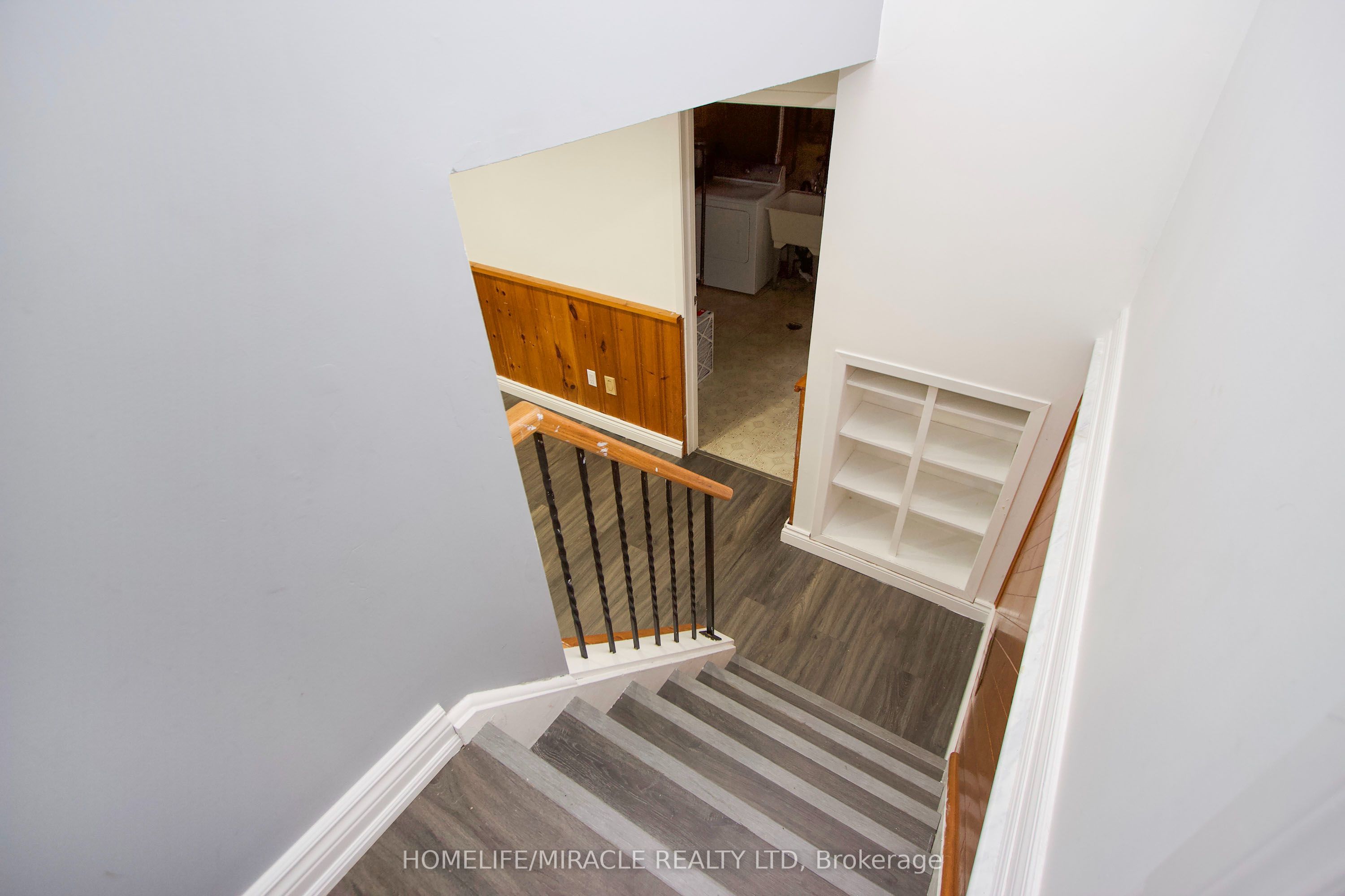14 Pilkington Crescent N Property Photo 16