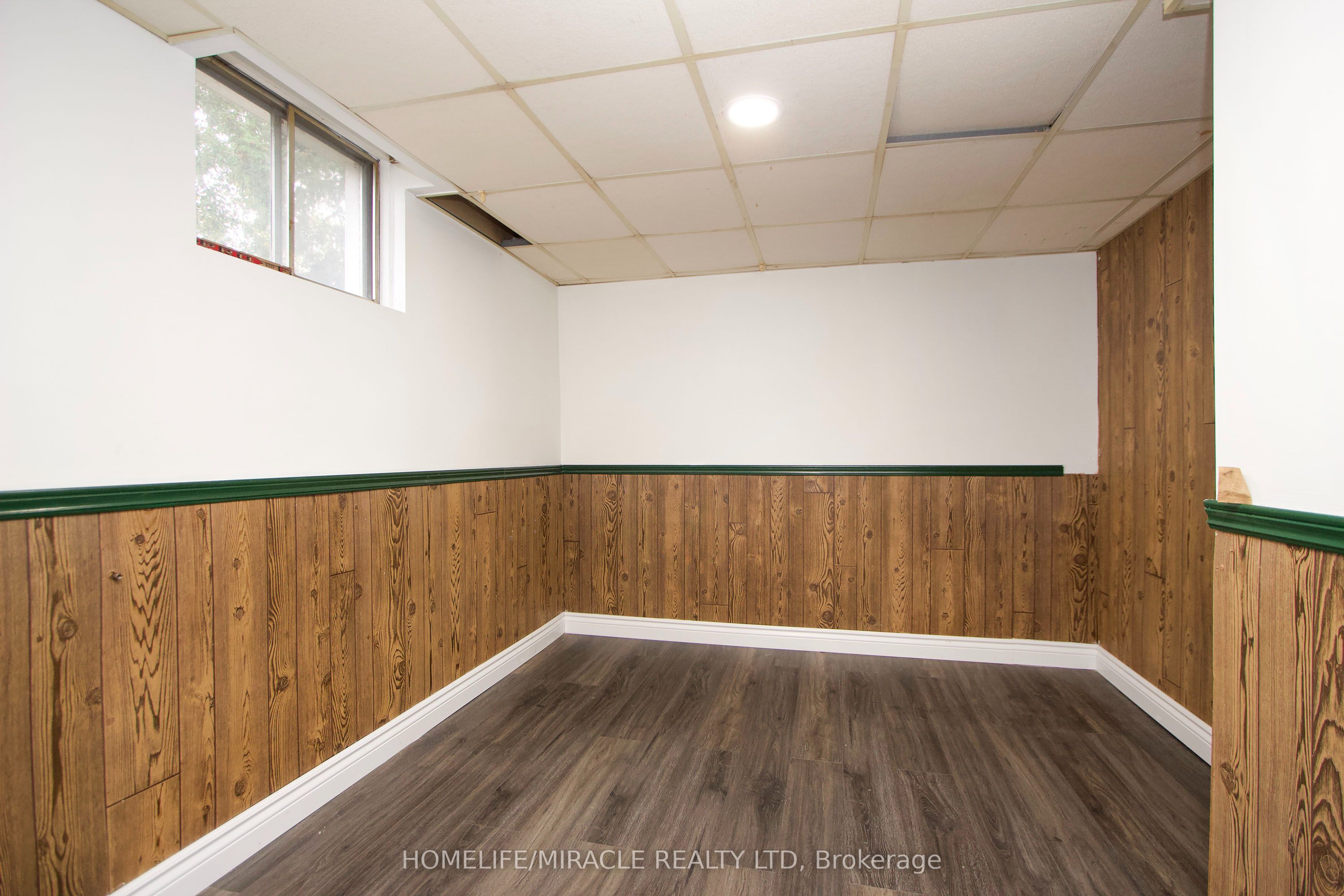 14 Pilkington Crescent N Property Photo 17