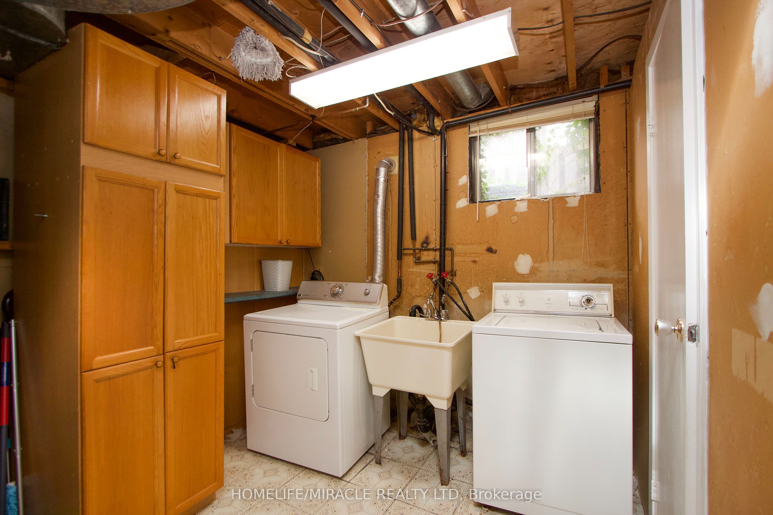 14 Pilkington Crescent N Property Photo 20