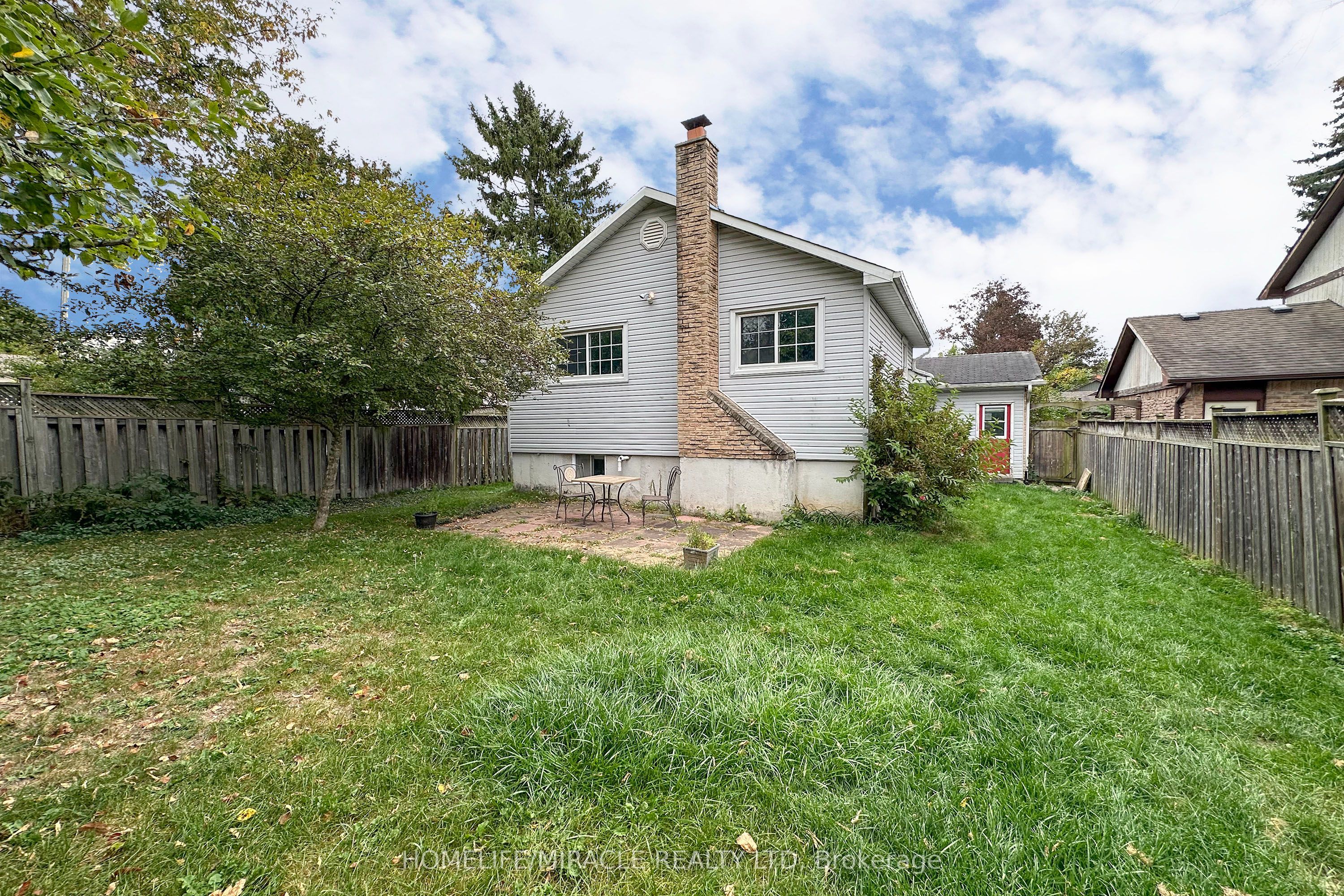 14 Pilkington Crescent N Property Photo 21