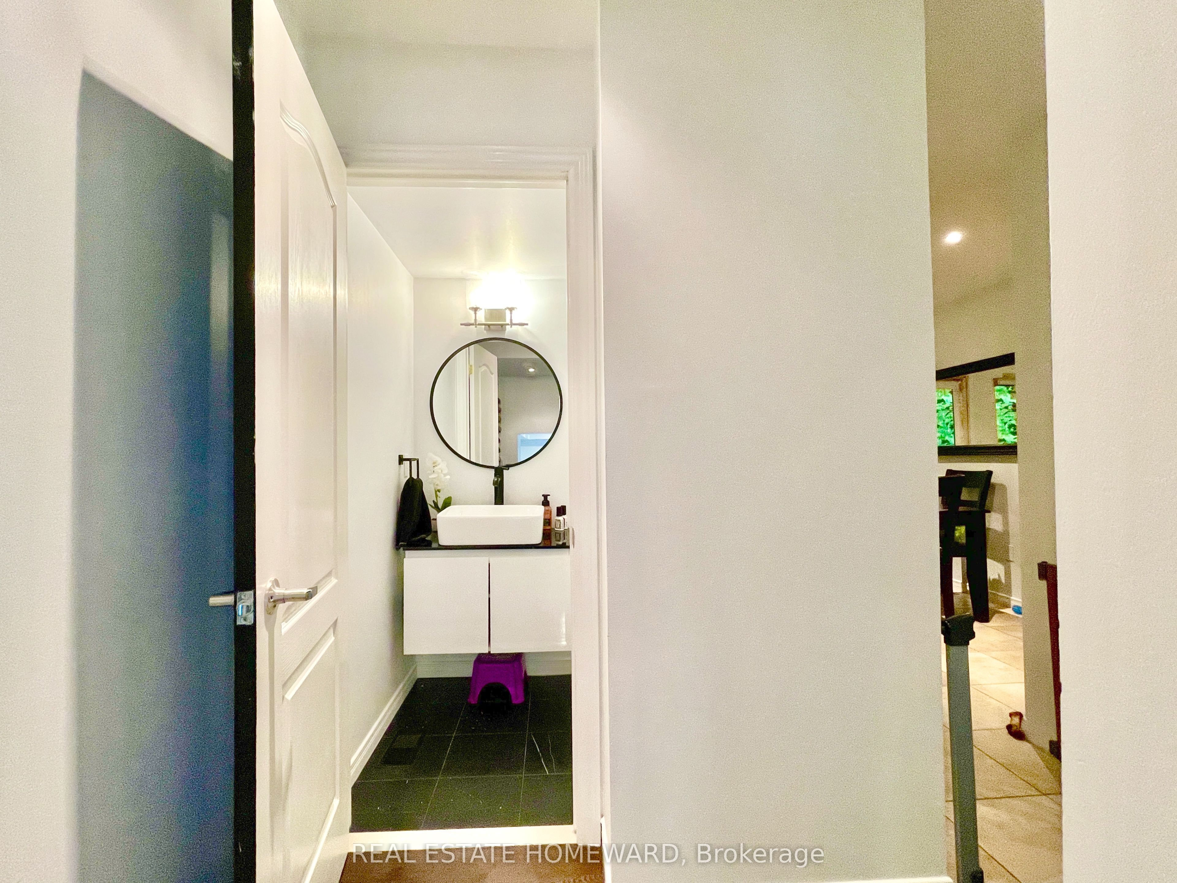 287 Kingswood Road Property Photo 6