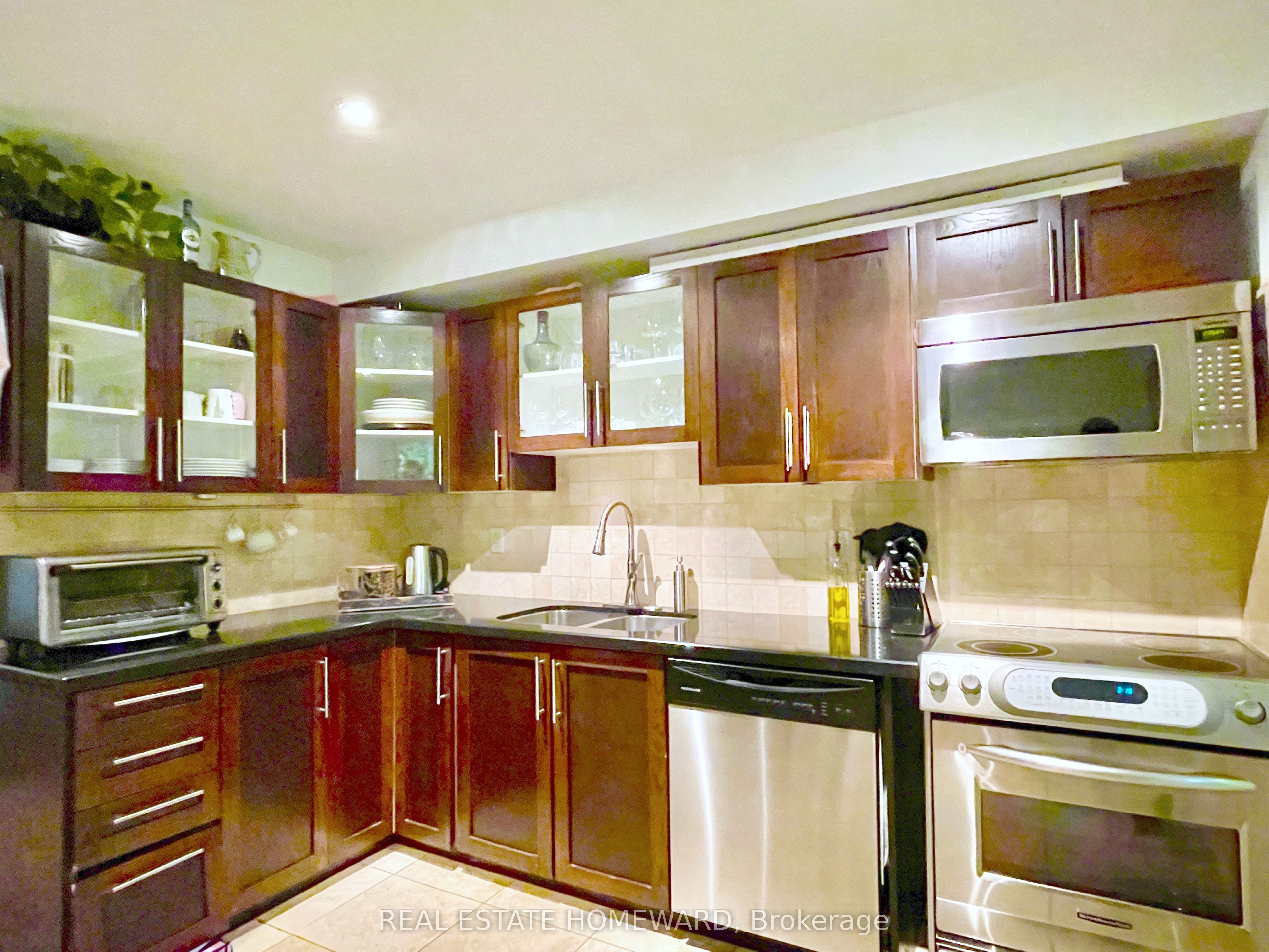 287 Kingswood Road Property Photo 8