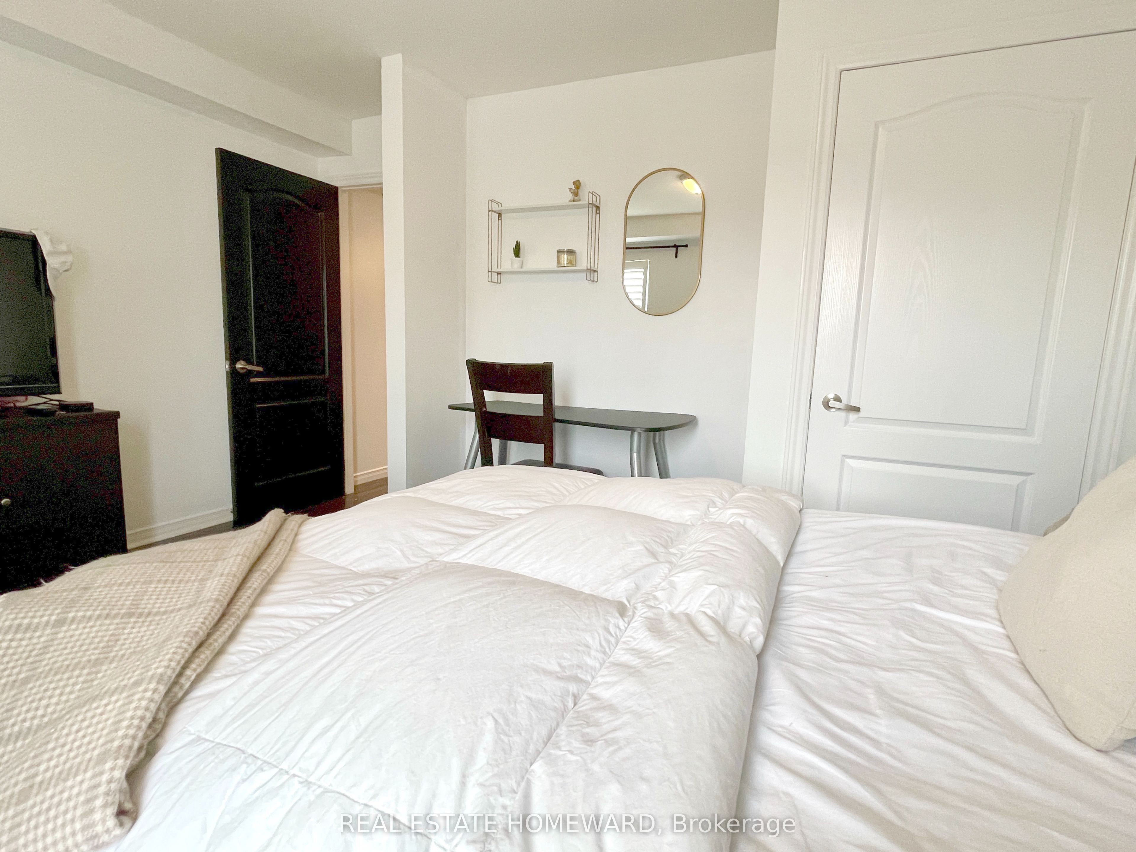 287 Kingswood Road Property Photo 14