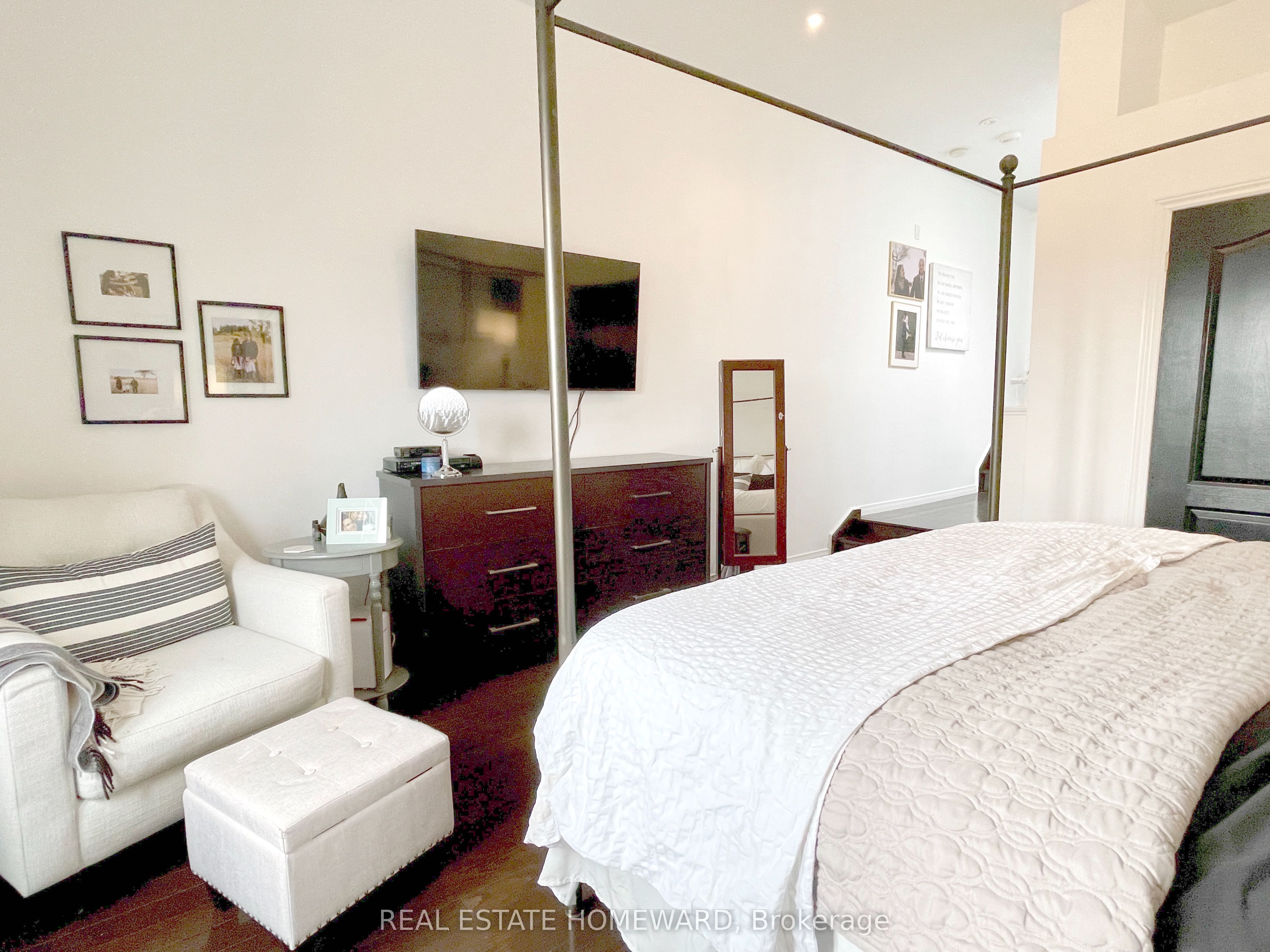 287 Kingswood Road Property Photo 17