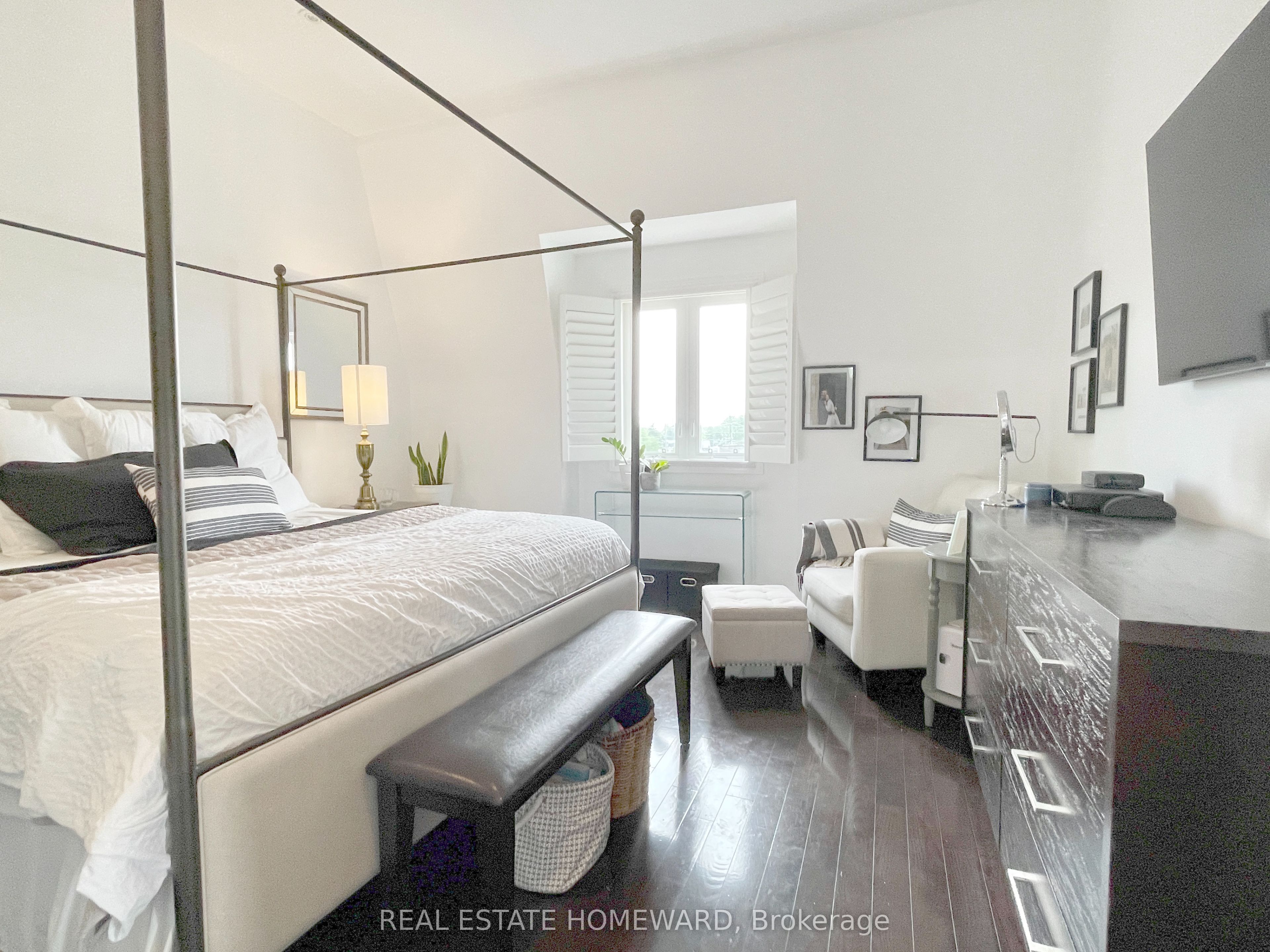 287 Kingswood Road Property Photo 18