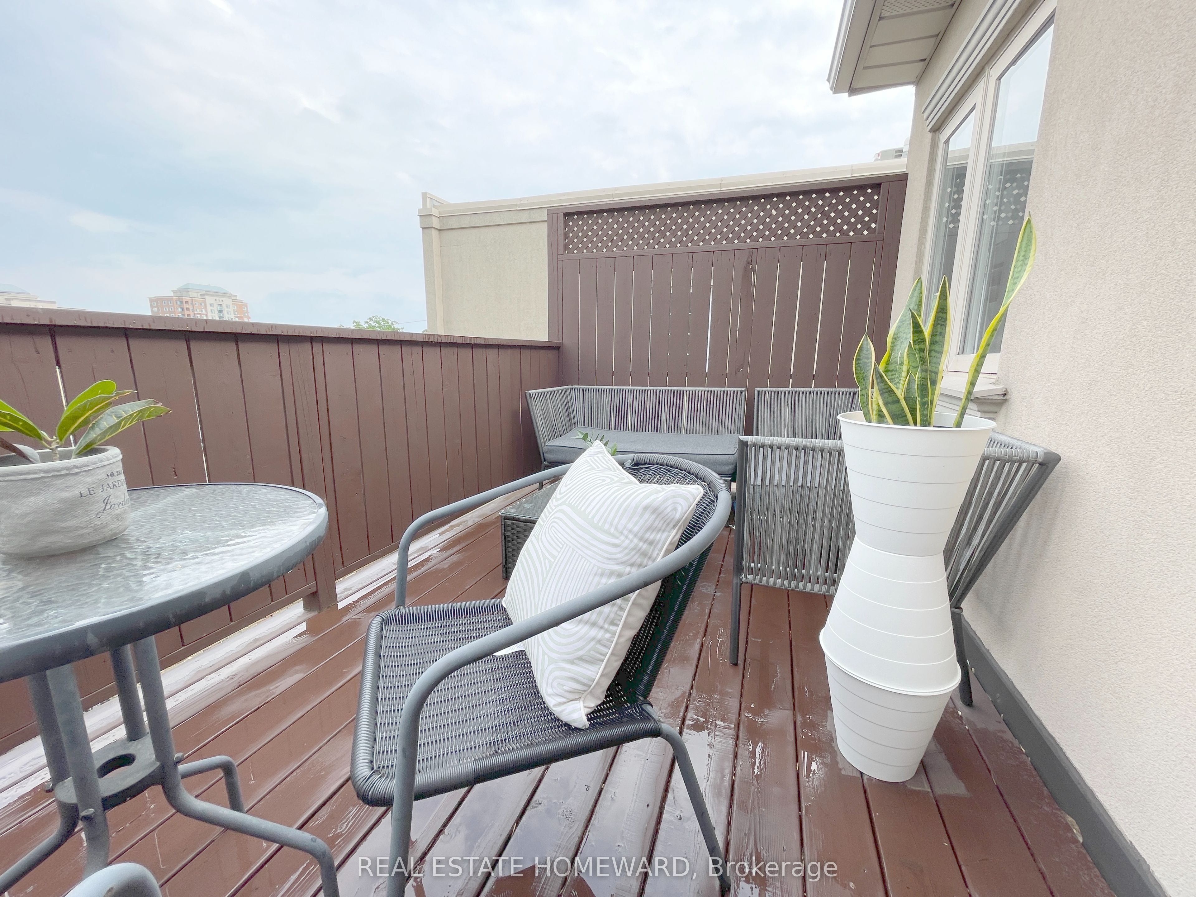 287 Kingswood Road Property Photo 22