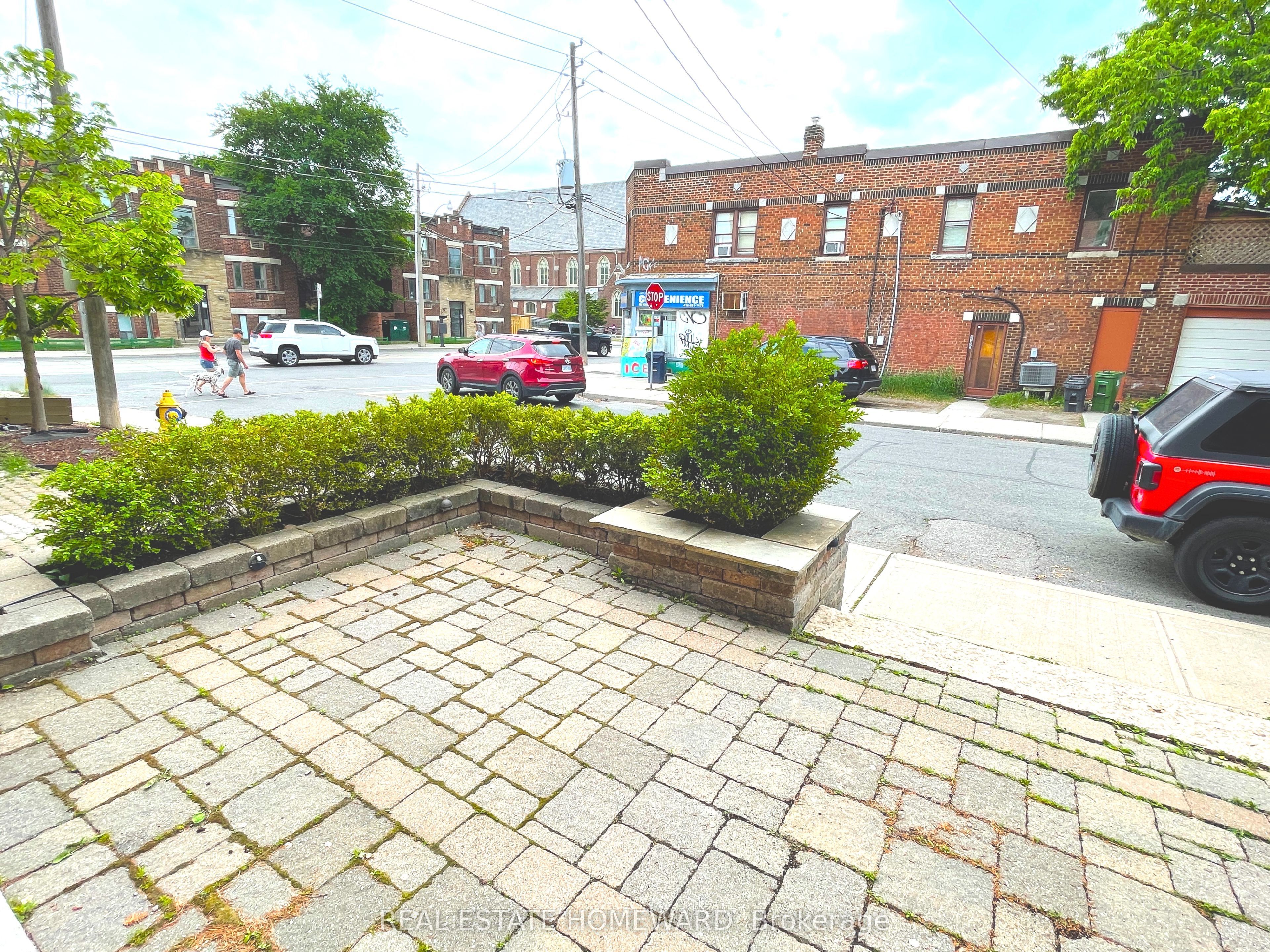 287 Kingswood Road Property Photo 28