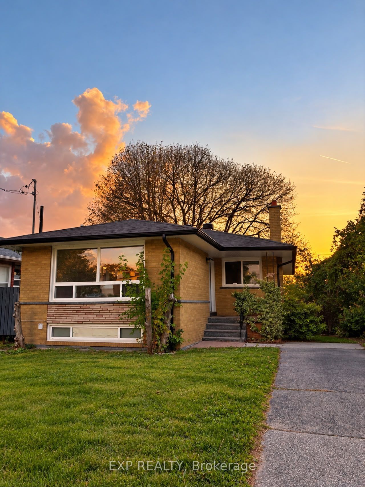24 Cora Crescent Property Photo 1