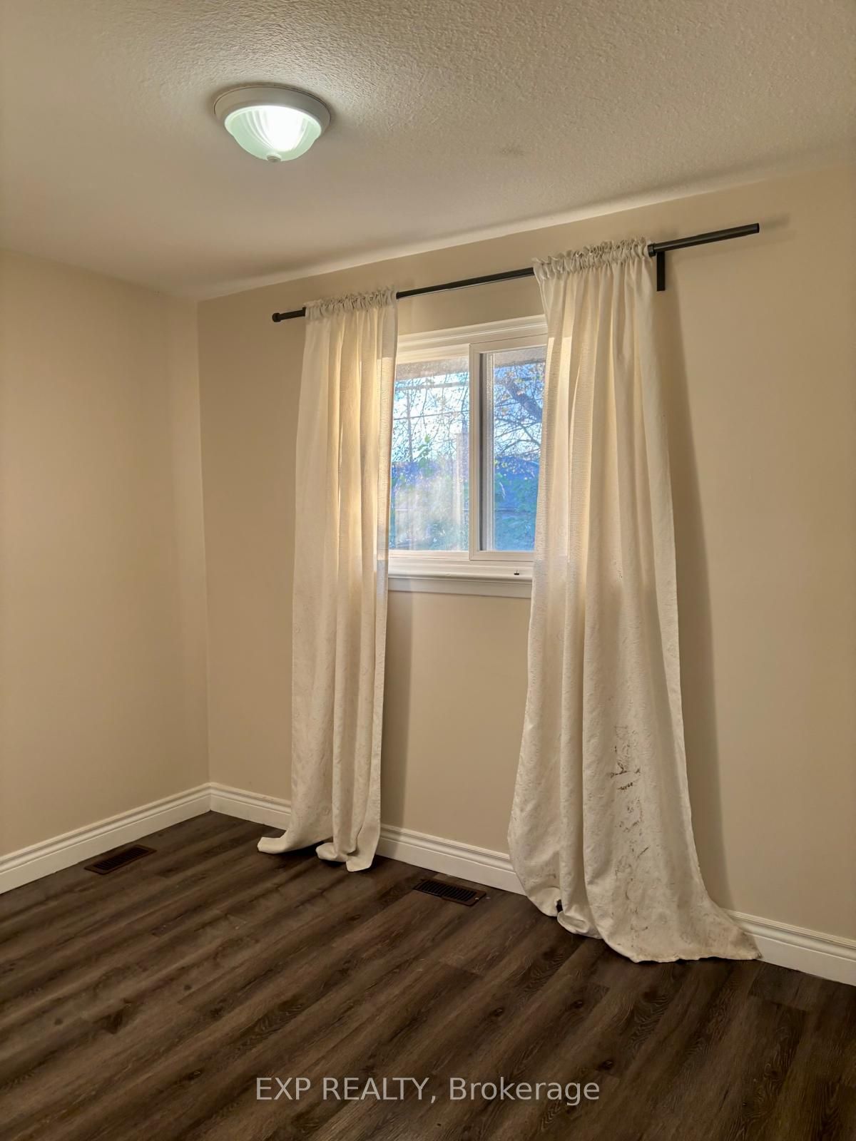 24 Cora Crescent Property Photo 5