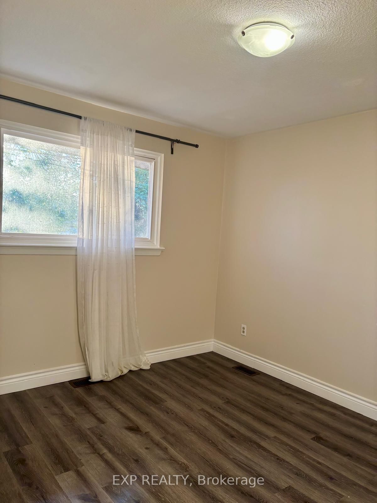 24 Cora Crescent Property Photo 11
