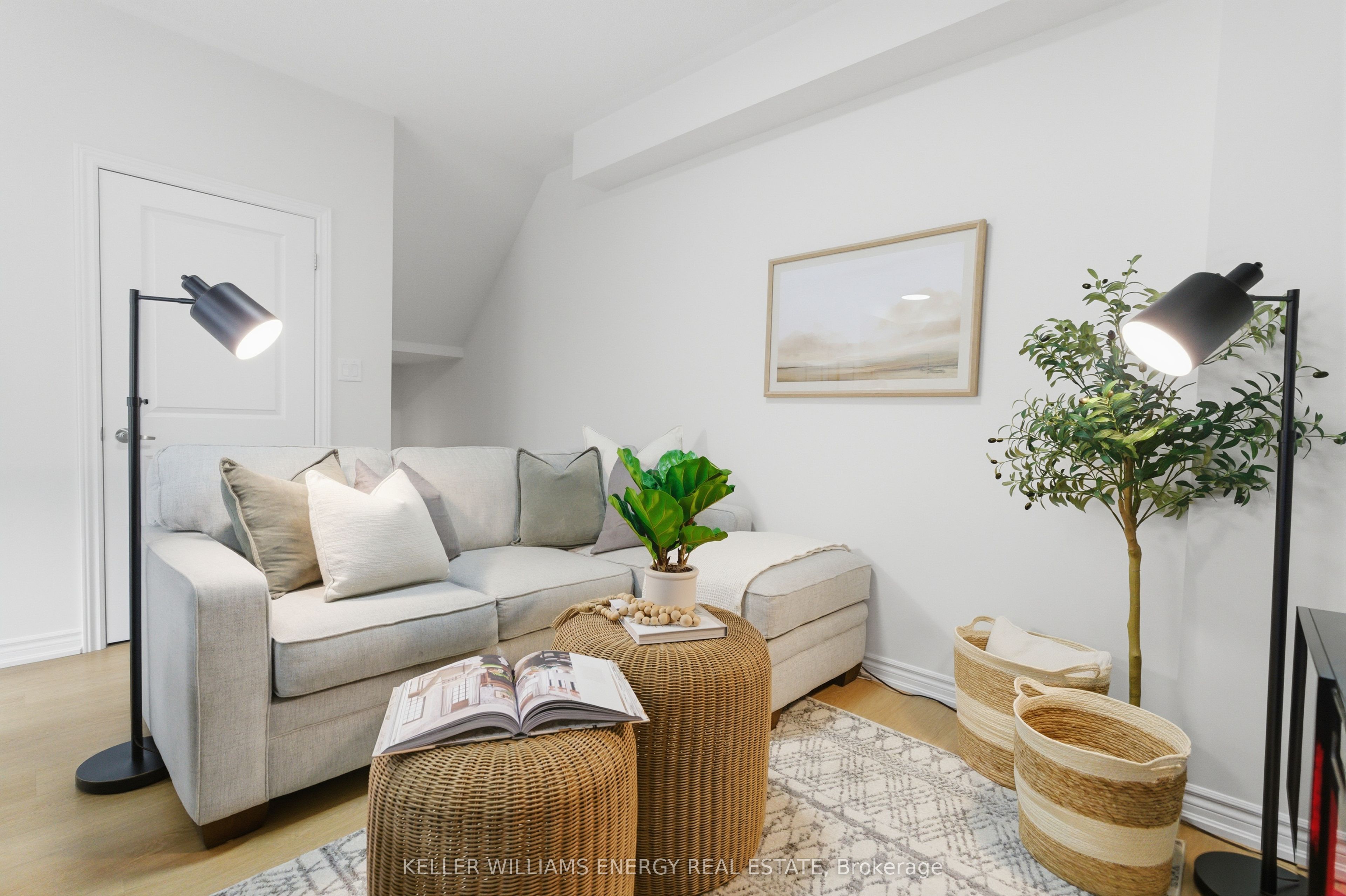 475 Beresford Path 7 Property Photo 3