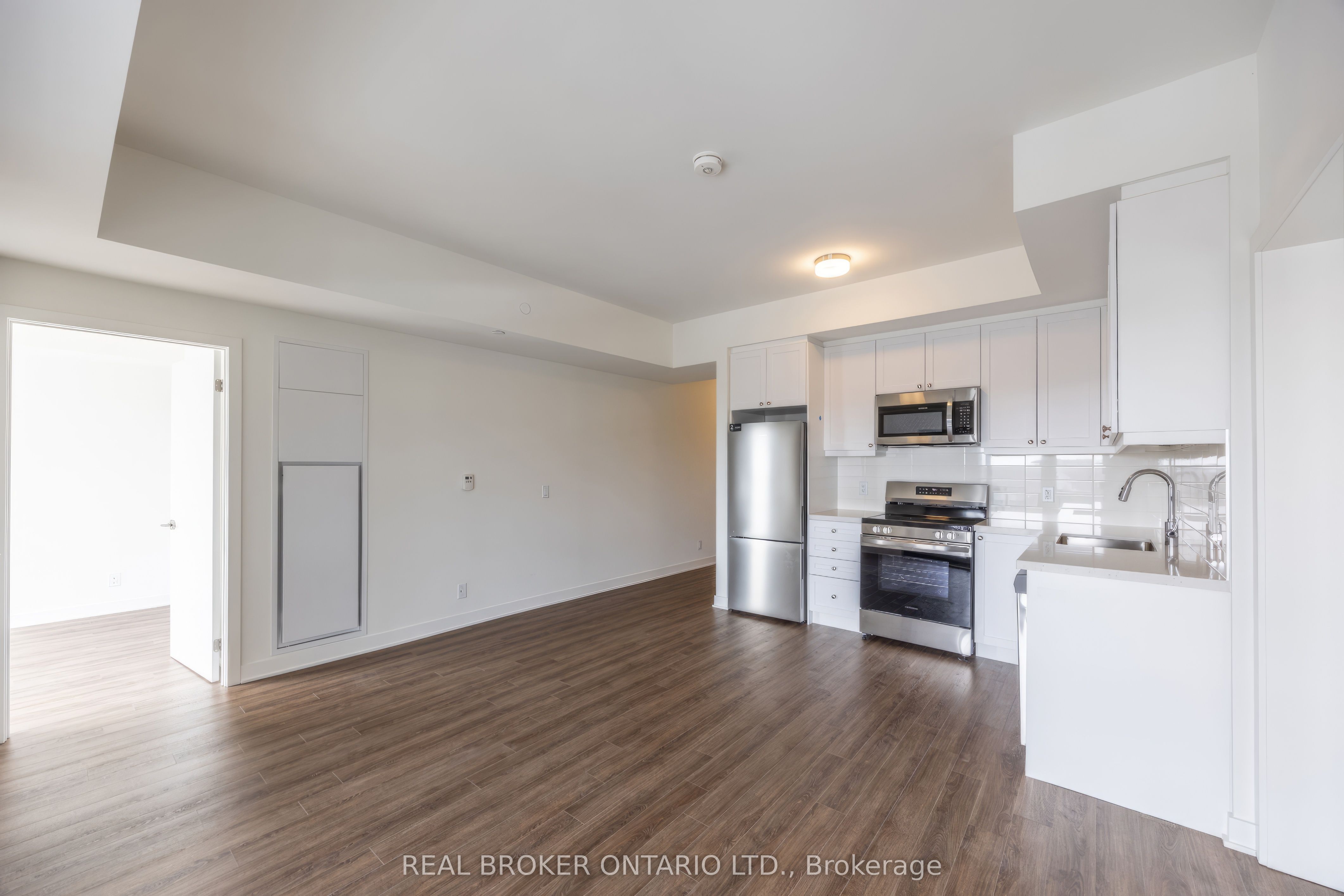 51 Clarington Boulevard 402 Property Photo 4