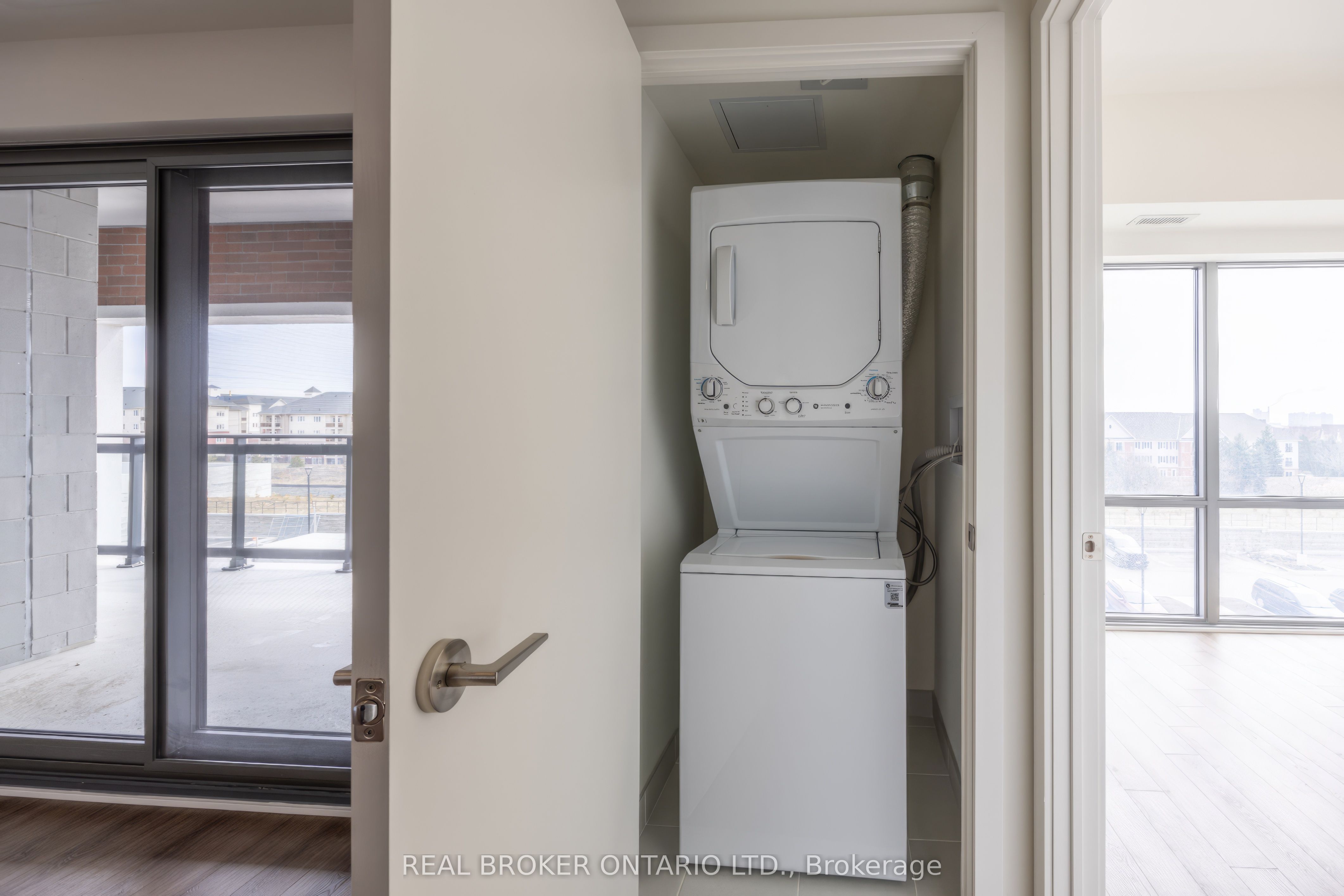 51 Clarington Boulevard 402 Property Photo 8