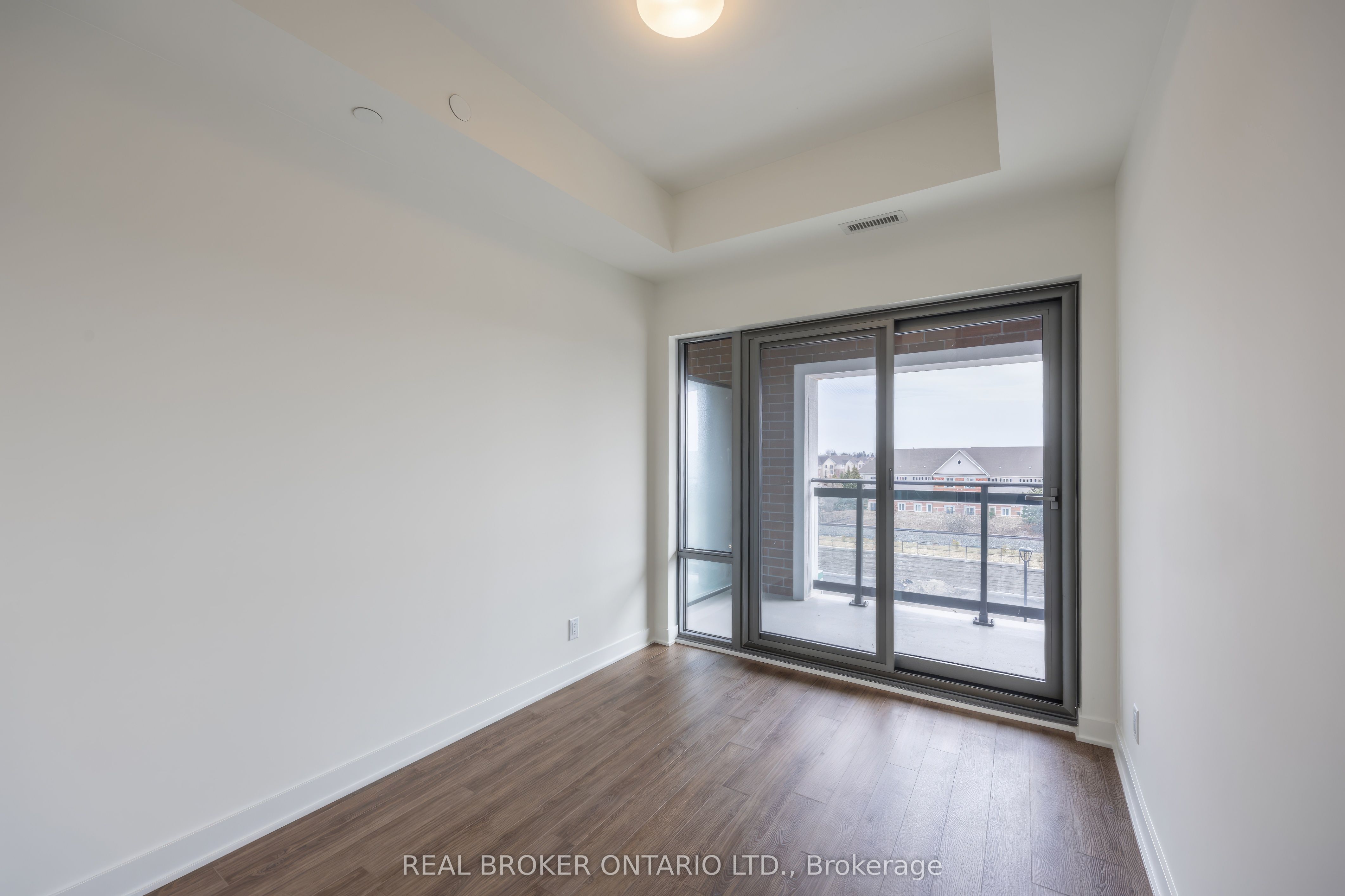 51 Clarington Boulevard 402 Property Photo 10
