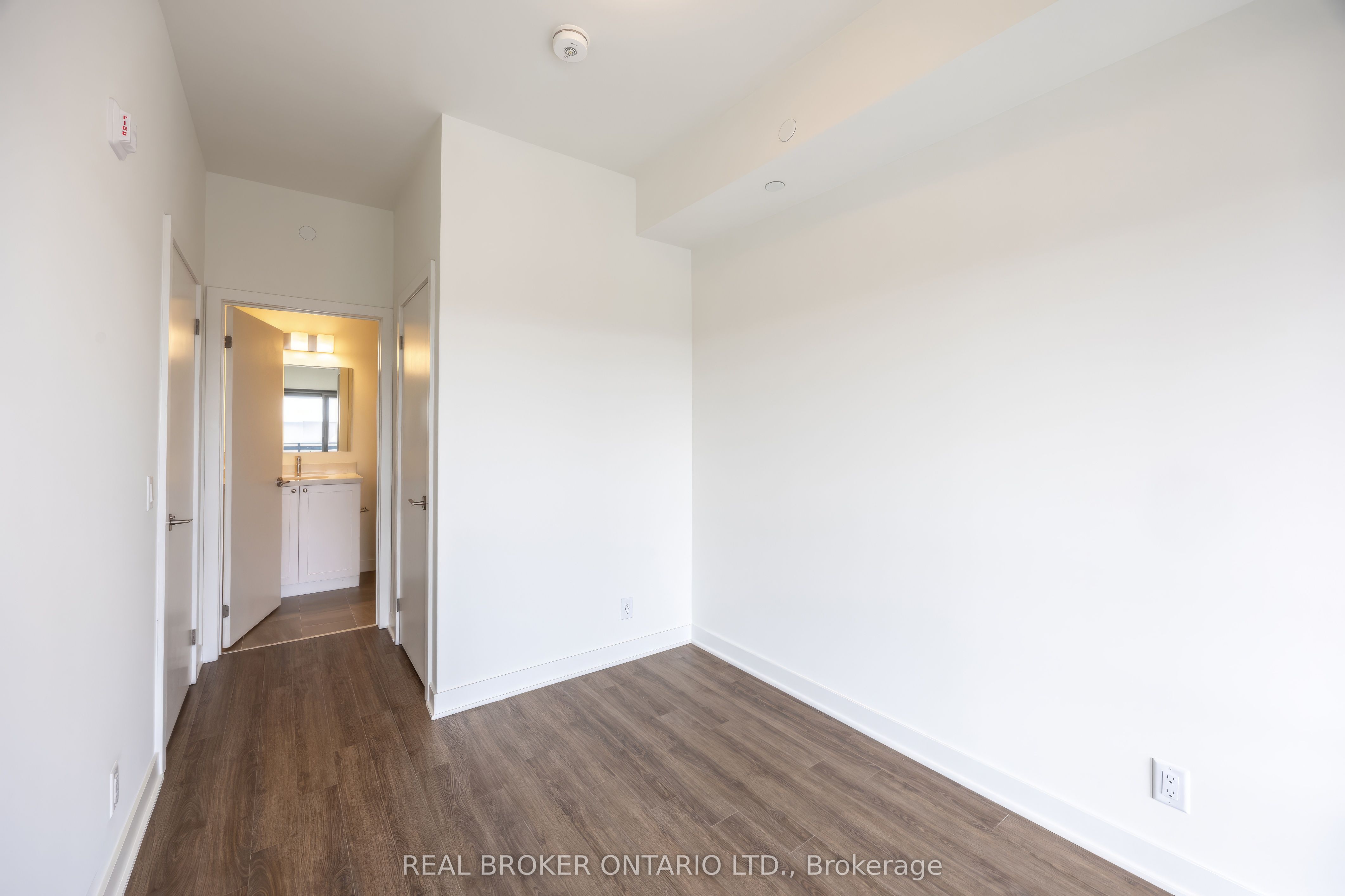 51 Clarington Boulevard 402 Property Photo 12