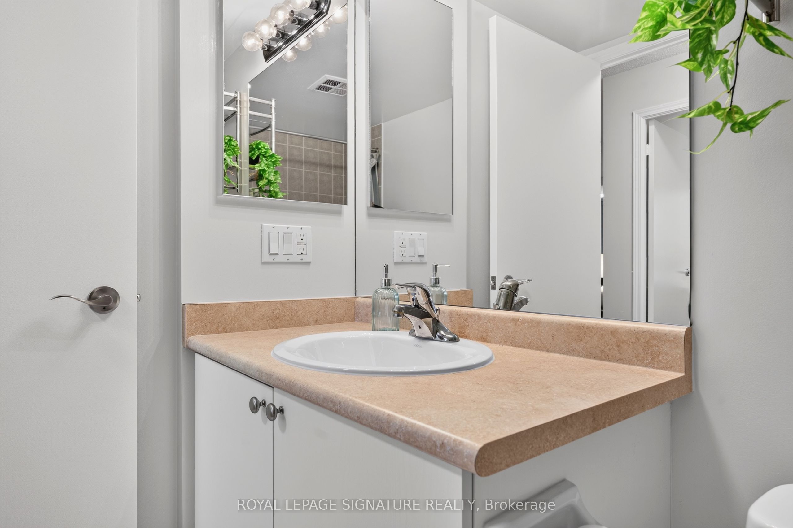 1200 The Esplanade Road N 610 Property Photo 28