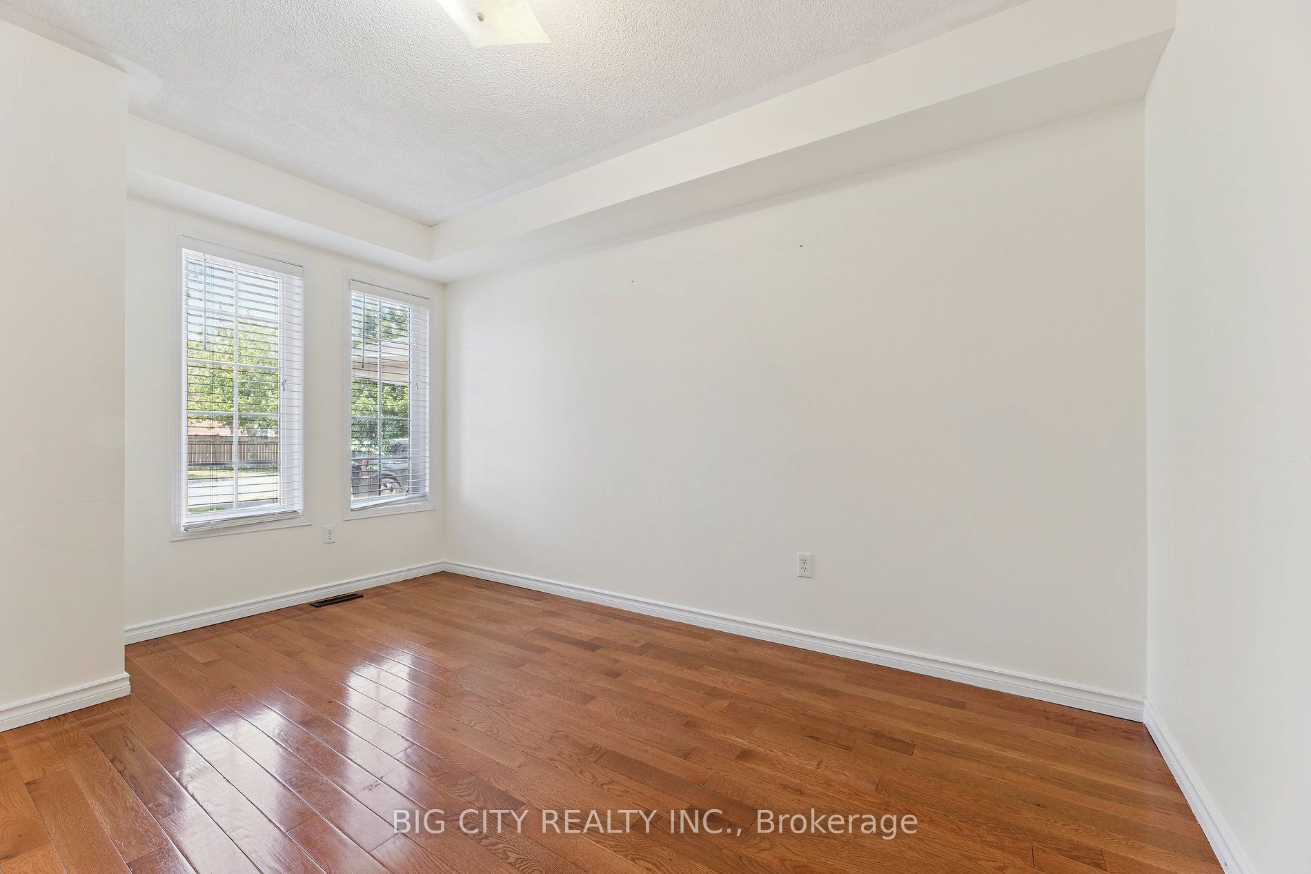 23 Angier Crescent Upper Property Photo 4