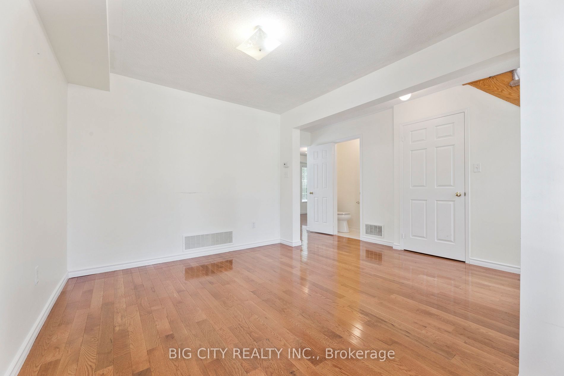 23 Angier Crescent Upper Property Photo 5