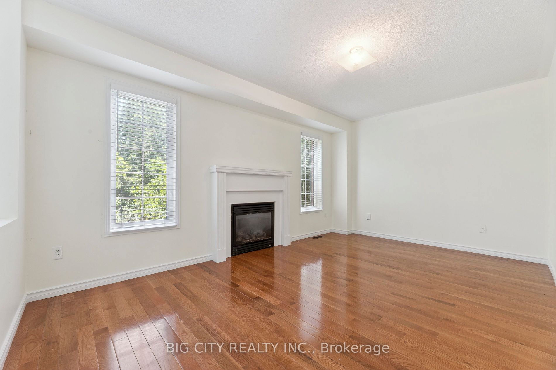 23 Angier Crescent Upper Property Photo 6
