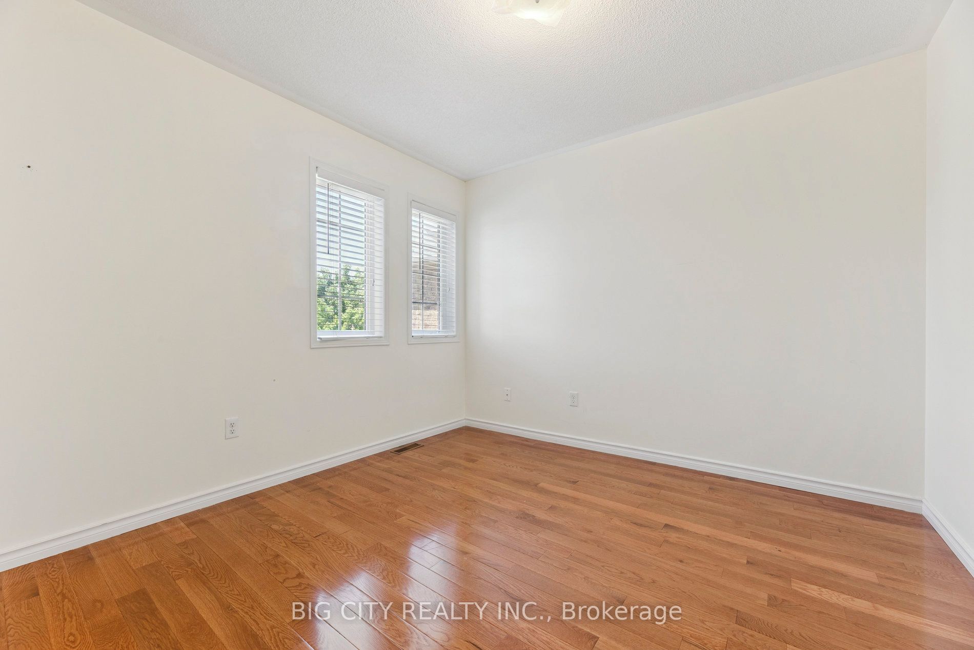 23 Angier Crescent Upper Property Photo 12