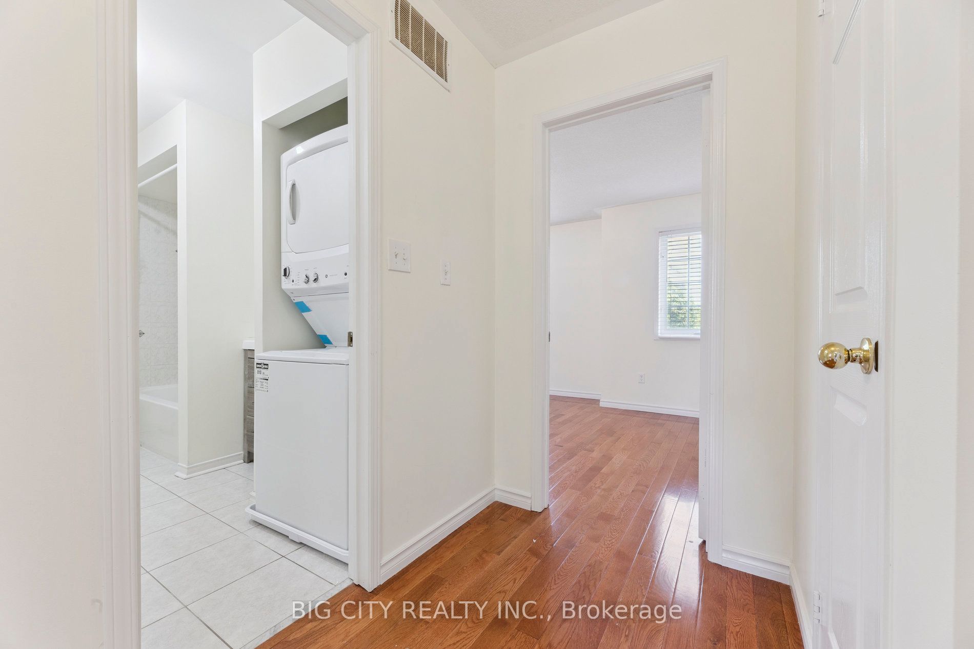 23 Angier Crescent Upper Property Photo 14