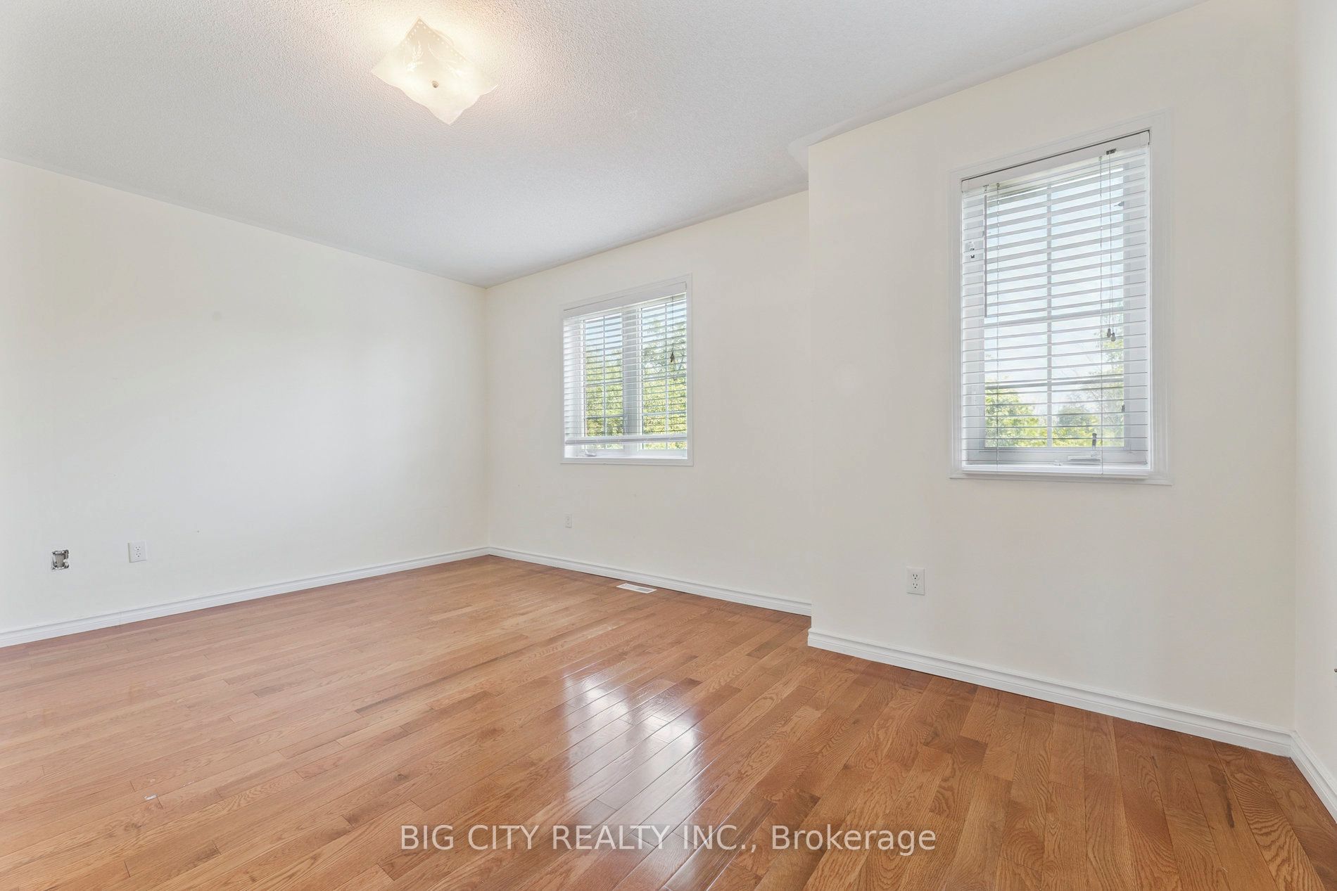 23 Angier Crescent Upper Property Photo 16