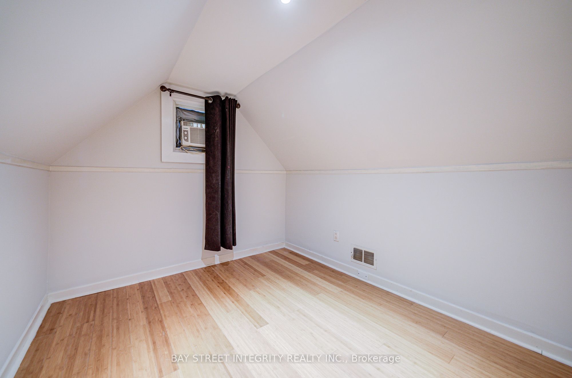 19 Robinson Avenue Property Photo 28