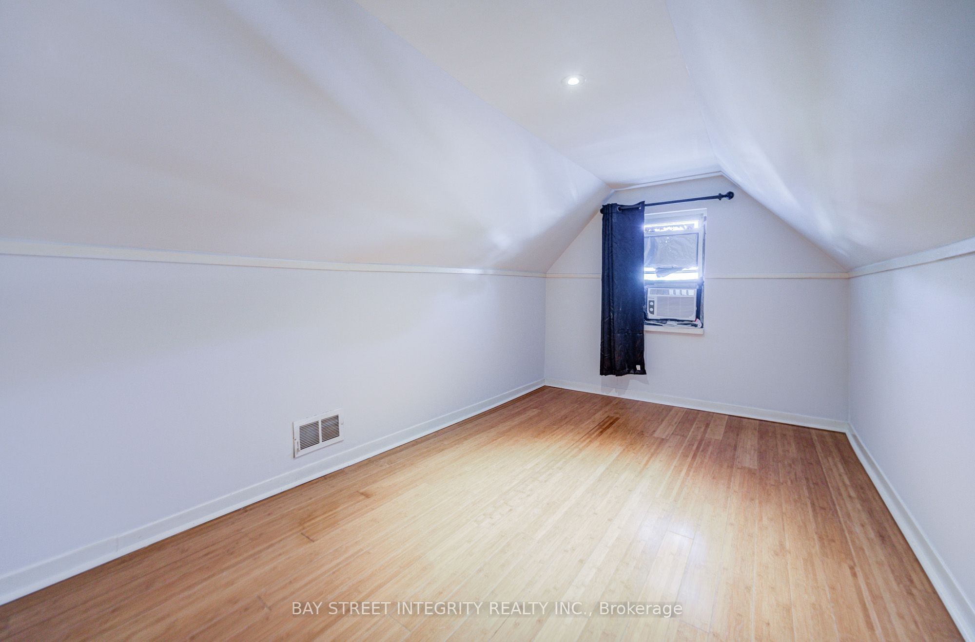 19 Robinson Avenue Property Photo 31