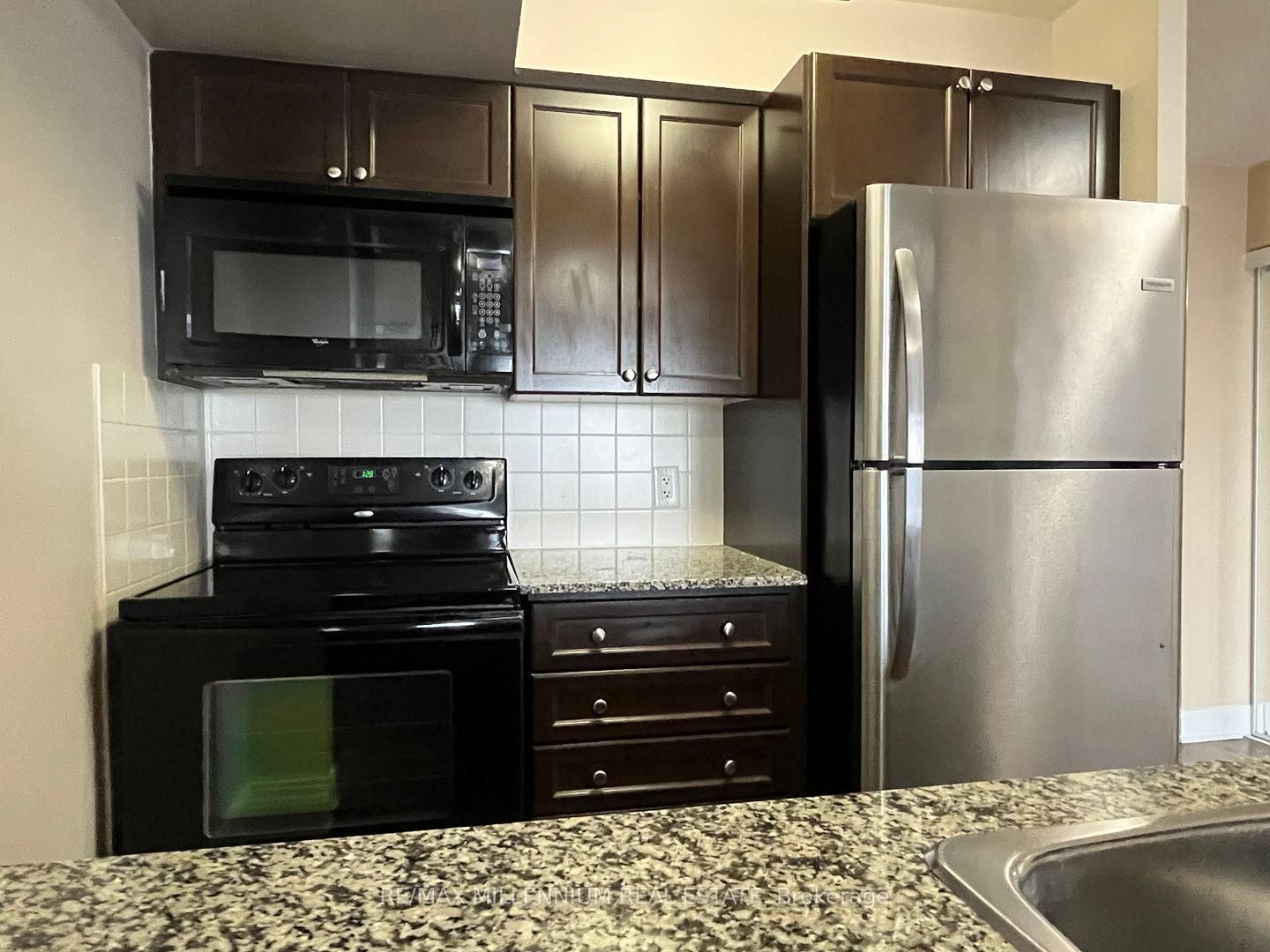 135 Village Green Square 2621 Property Photo 2