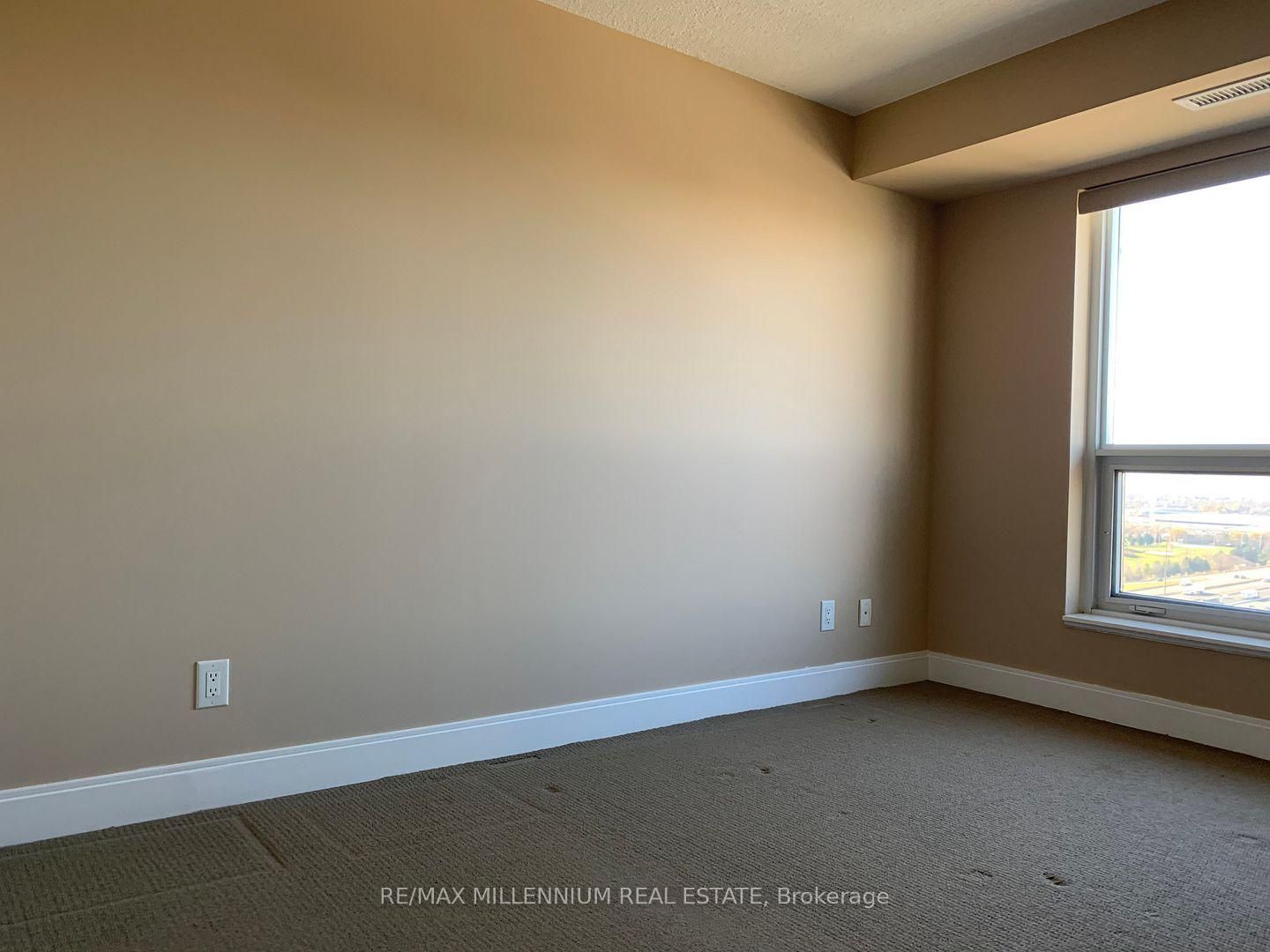 135 Village Green Square 2621 Property Photo 18