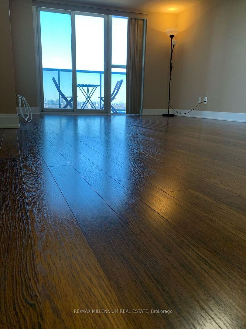 135 Village Green Square 2621 Property Photo 22