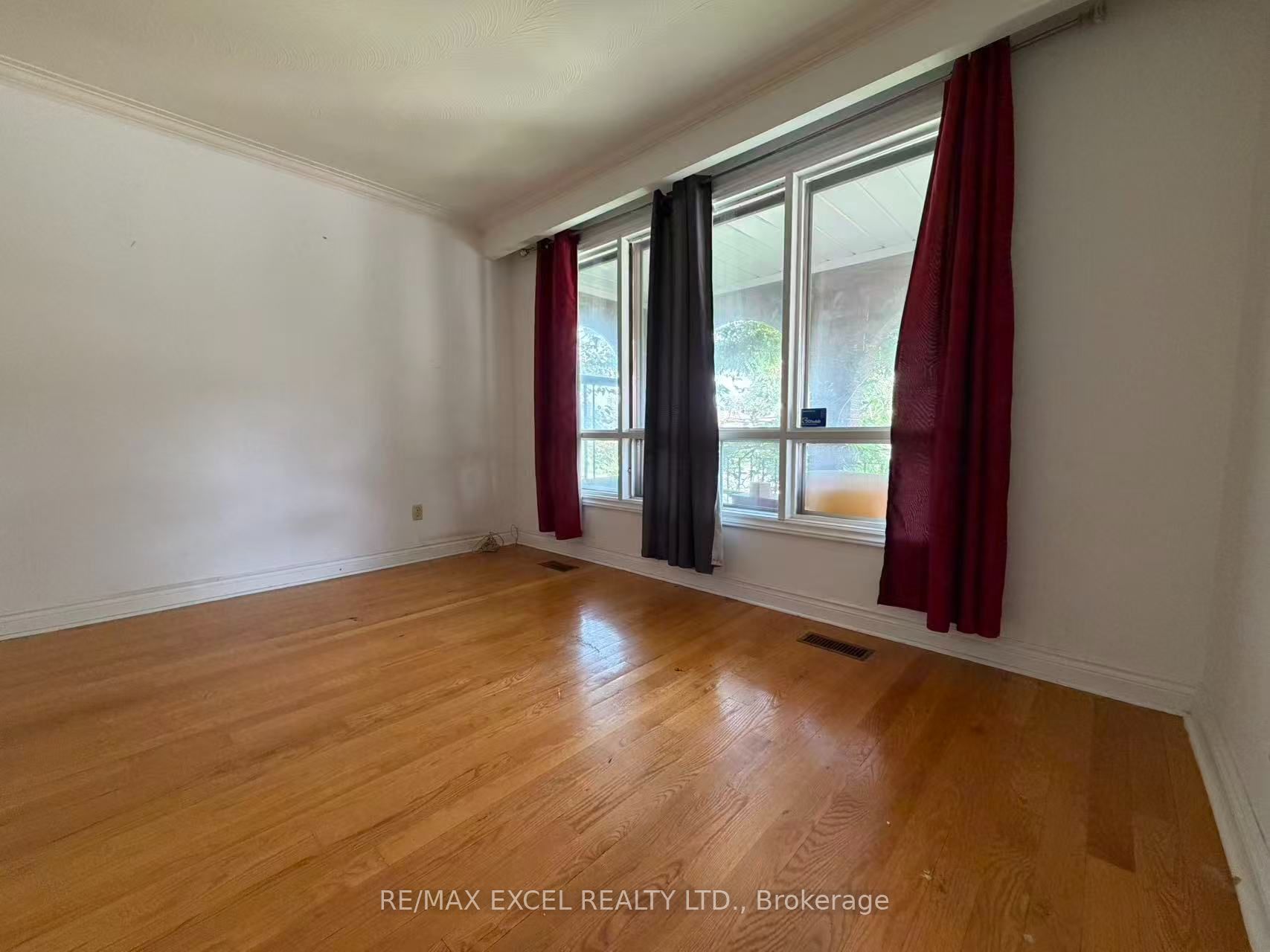56 Leafield Drive Upper Property Photo 6