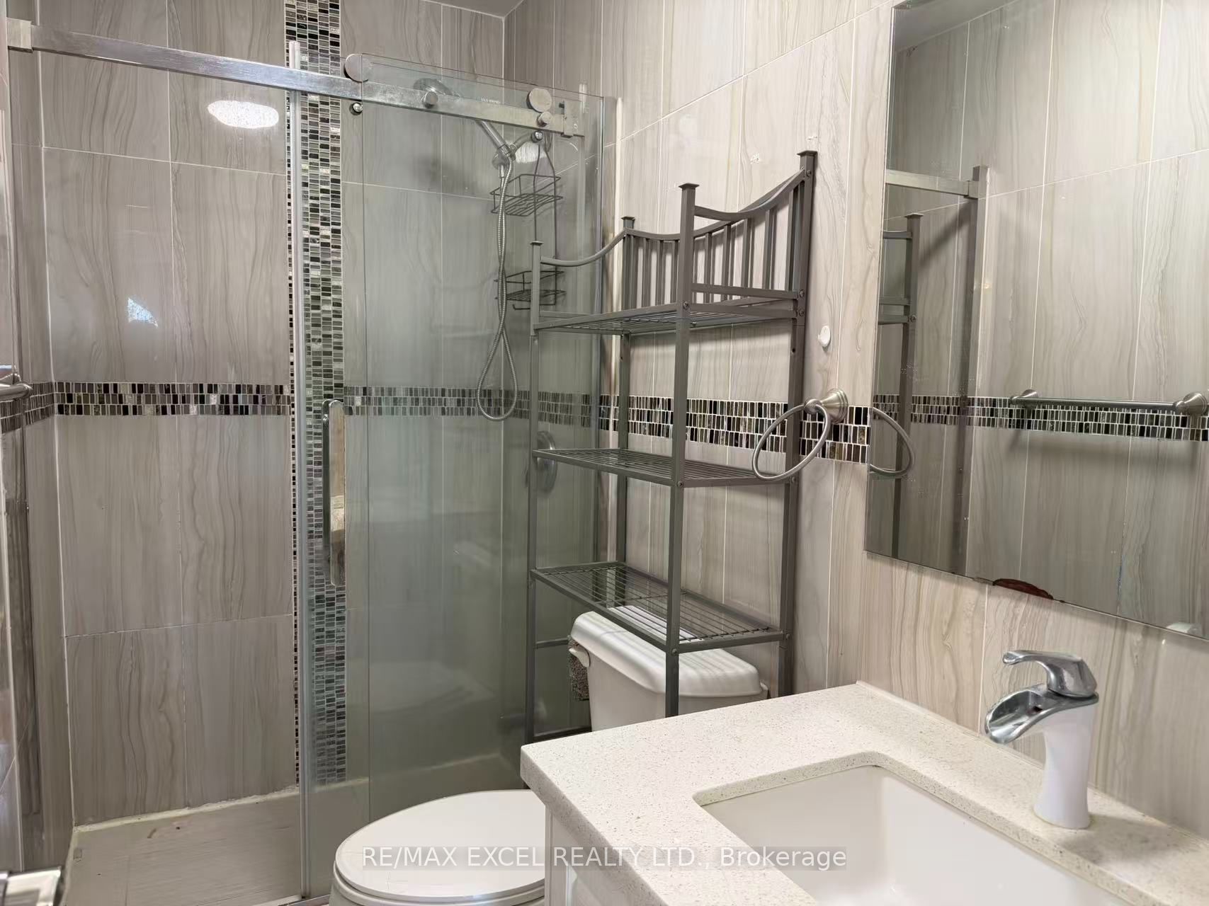 56 Leafield Drive Upper Property Photo 16