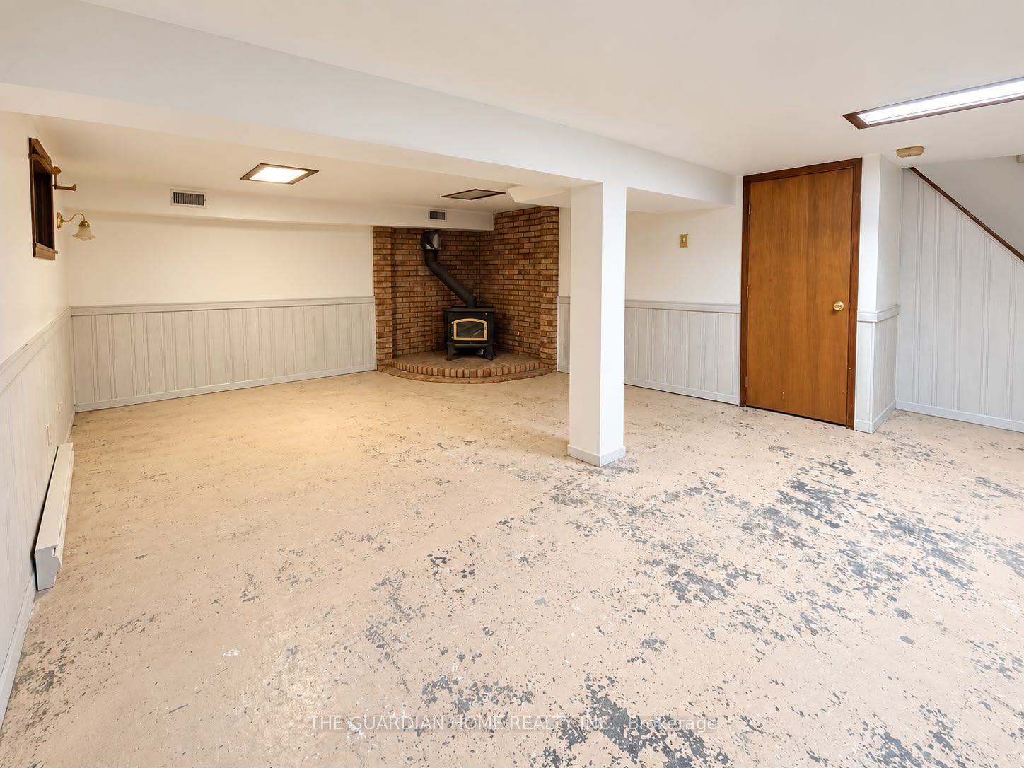 109 Grandview Street S Property Photo 16