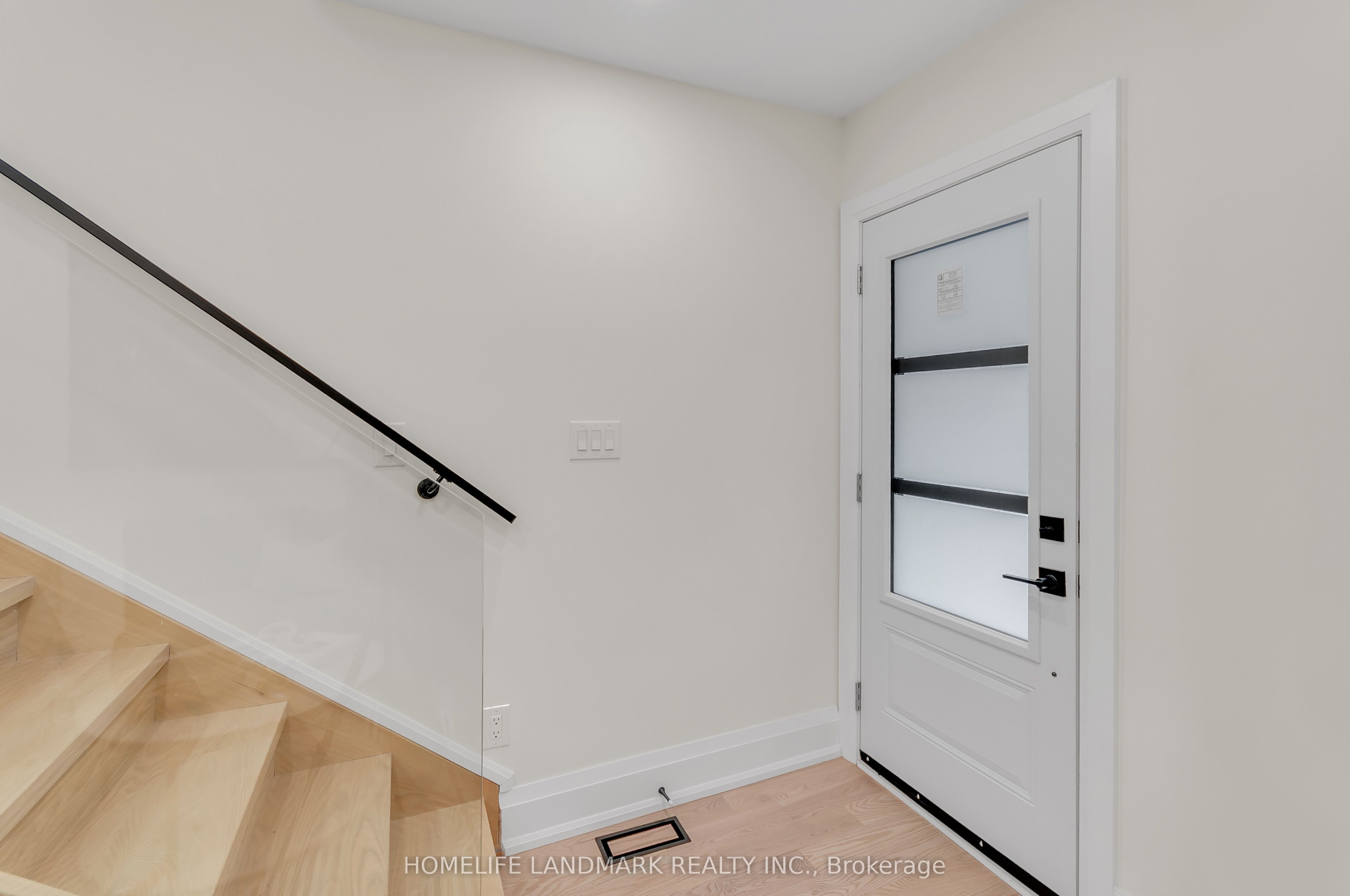 26 Queensdale Avenue Property Photo 6