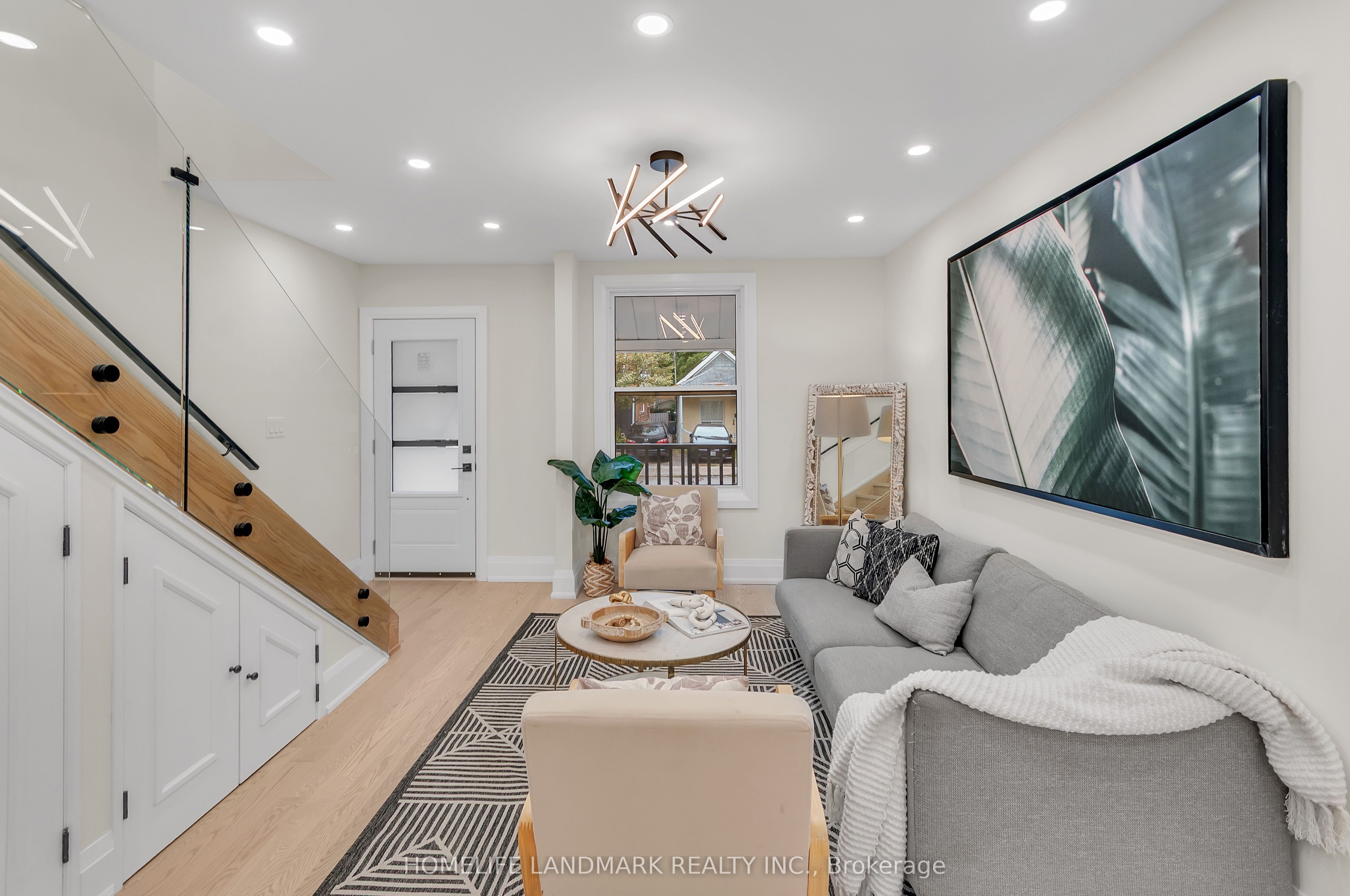 26 Queensdale Avenue Property Photo 8