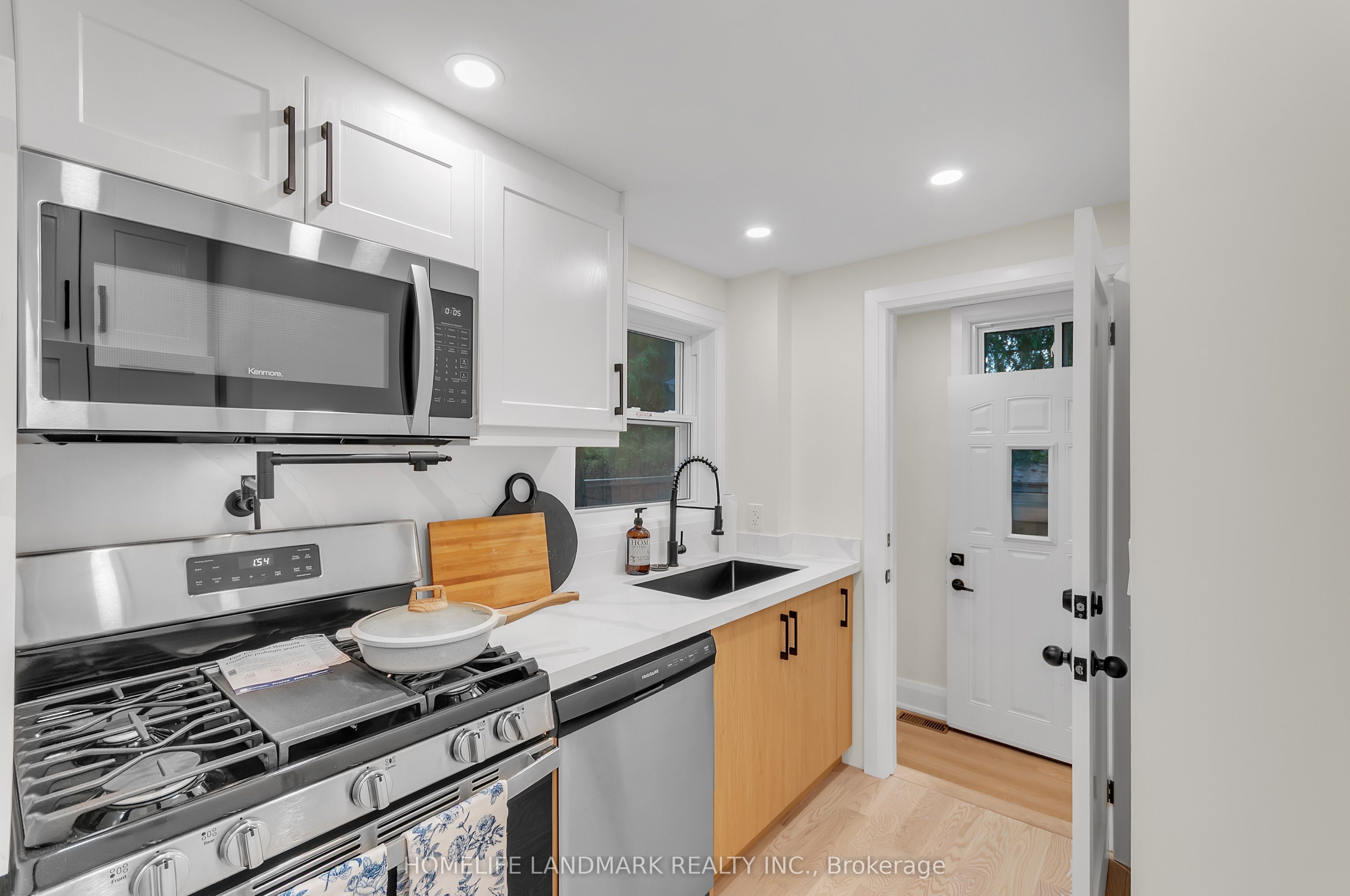 26 Queensdale Avenue Property Photo 12
