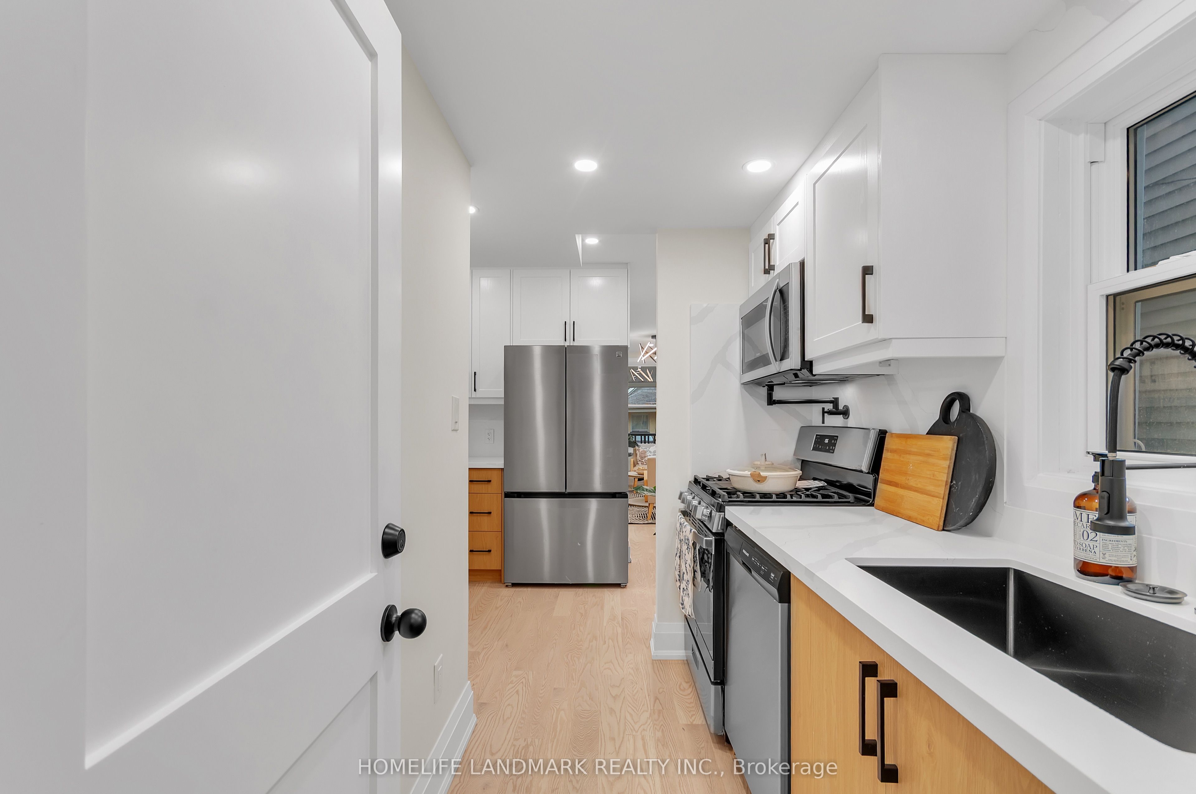 26 Queensdale Avenue Property Photo 13