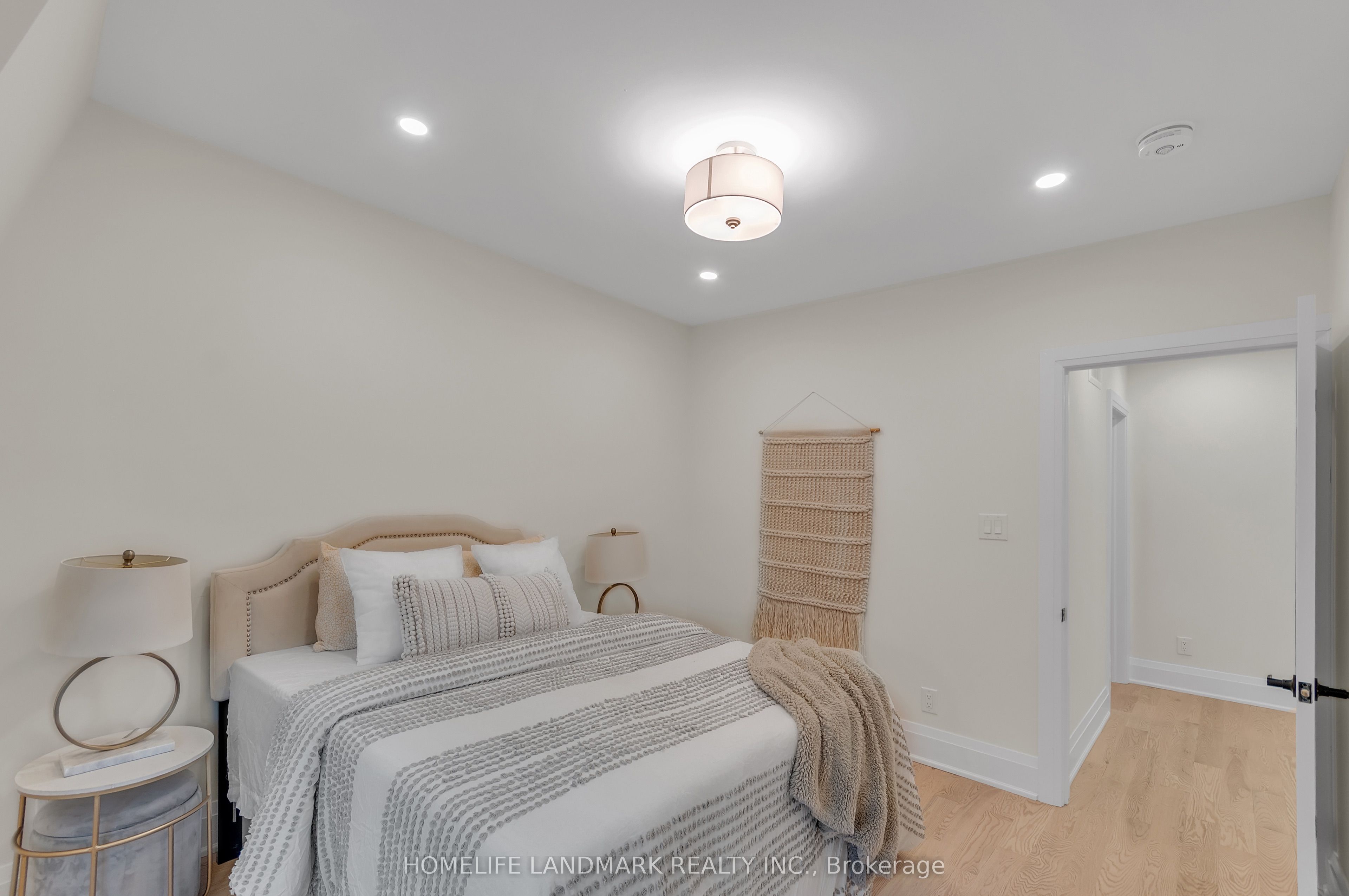 26 Queensdale Avenue Property Photo 17